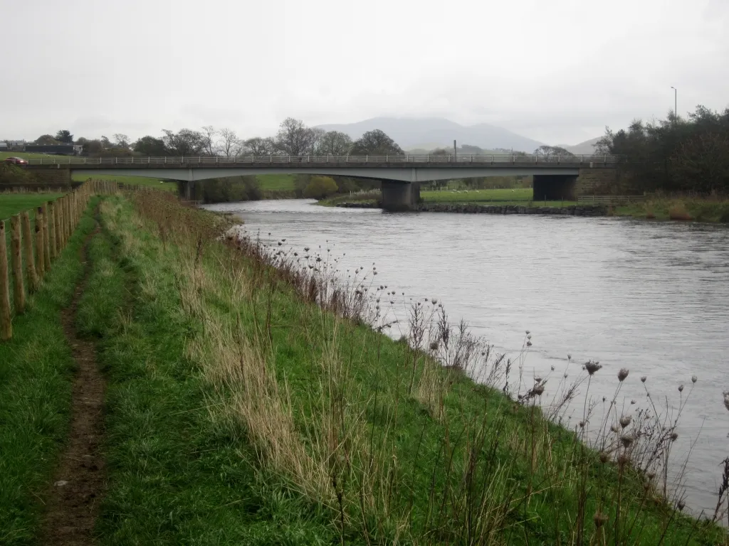 Photo showing: Footpath alongside the River Derwent