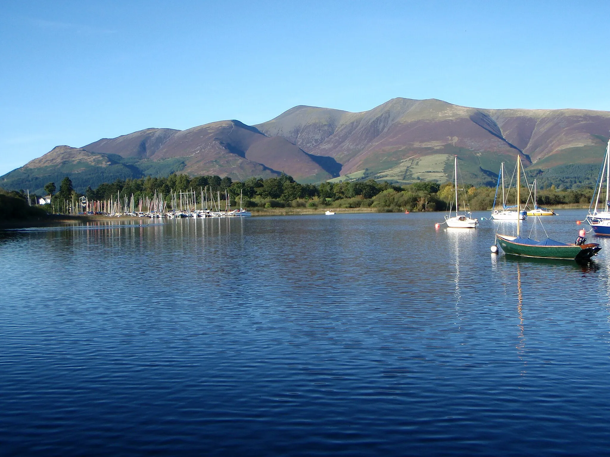 Photo showing: Portinscale: marina moorings seen from Derwentwater