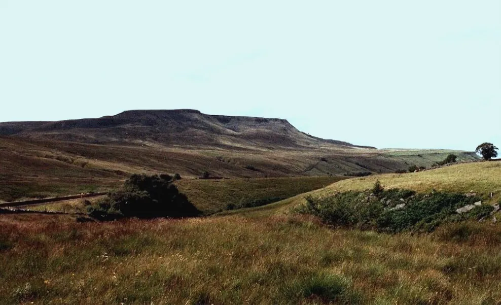 Photo showing: Wild Boar Fell, Mallerstang, Cumbria; seen from the south, above Aisgill