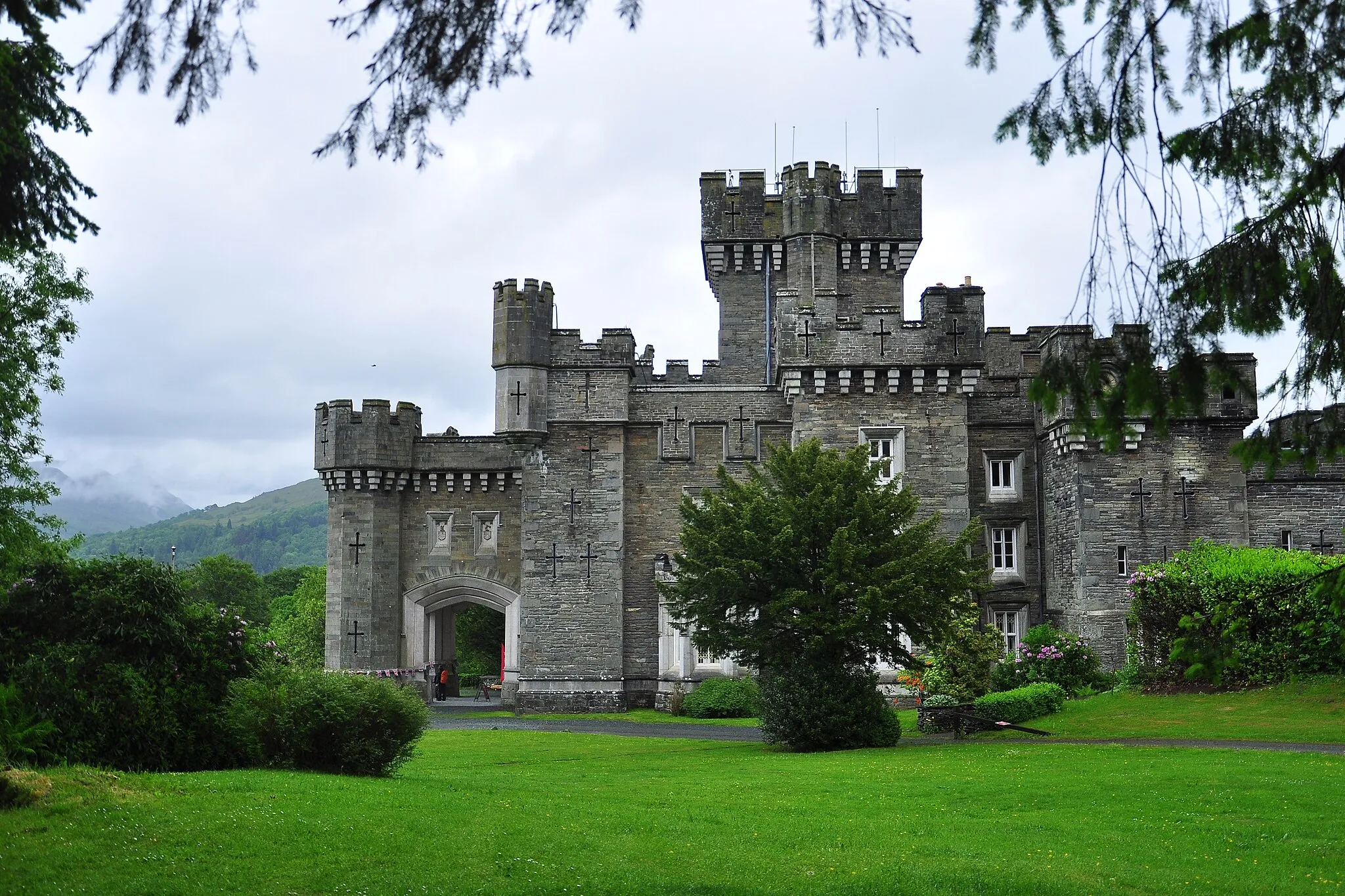 Photo showing: Beatrix Potter aged 16 stayed here in 1882 on a family vacation, thus began her long association with the English Lake District.