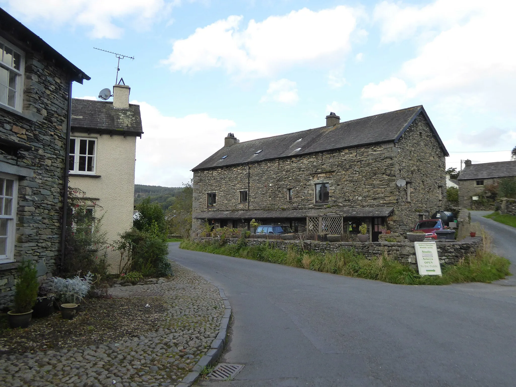 Photo showing: Satterthwaite village; stone-built house