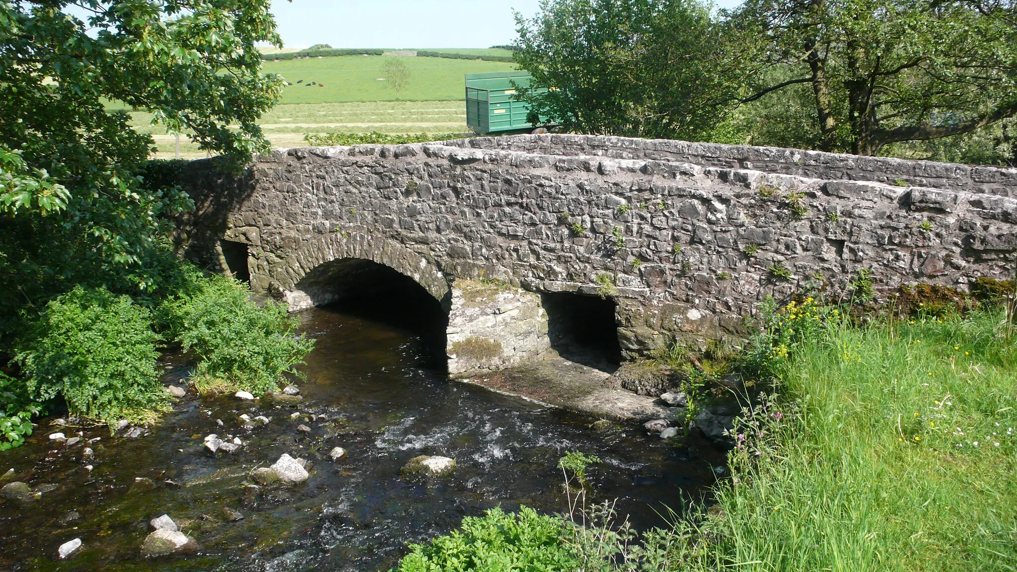 Photo showing: A bridge over Stainton Beck to the north of Stainton Aqueduct