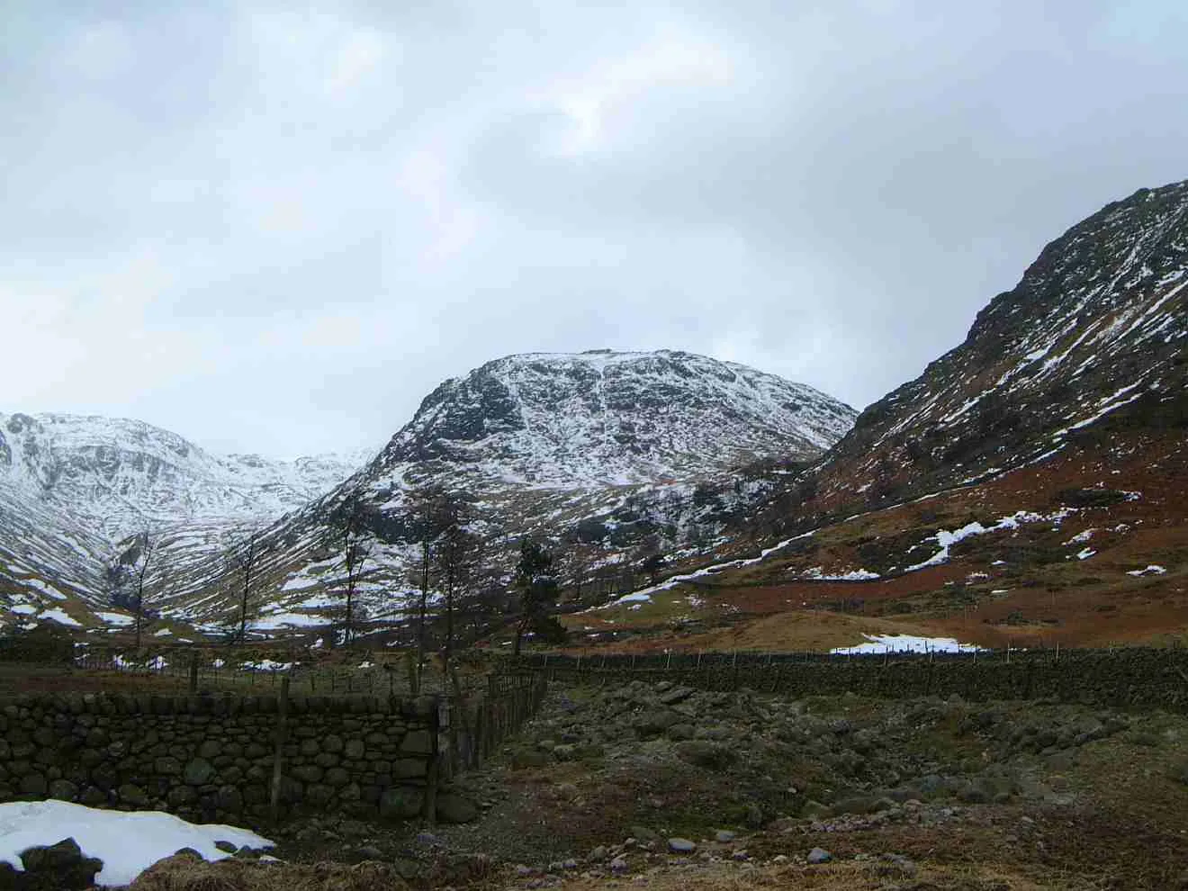 Photo showing: Seathwaite Fell from Seathwaite.
Personal photograph taken by Mick Knapton on 21st March 2006