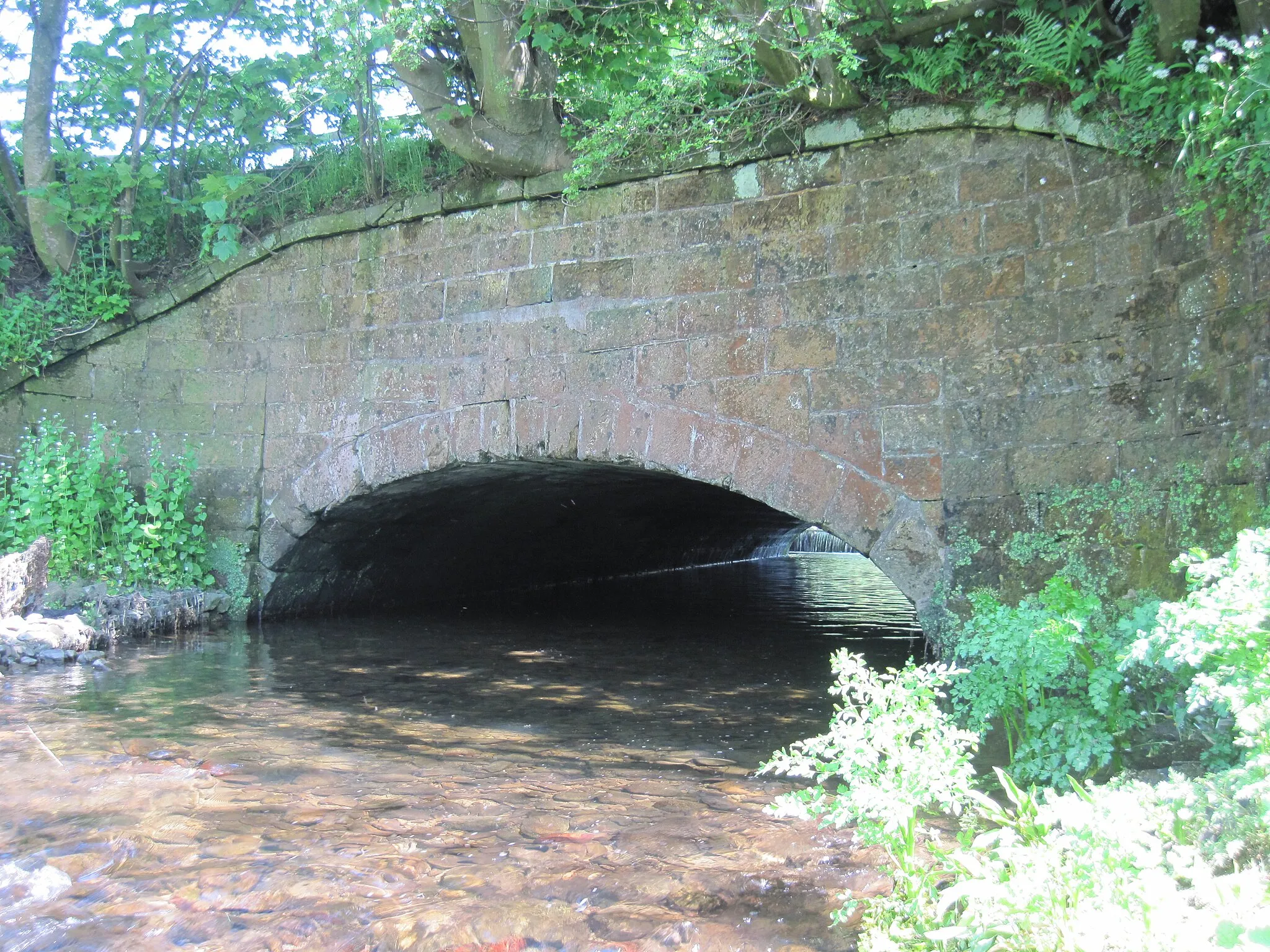 Photo showing: Photograph of the aqueduct carrying the Lancaster Canal over Farleton Beck, Cumbria, England