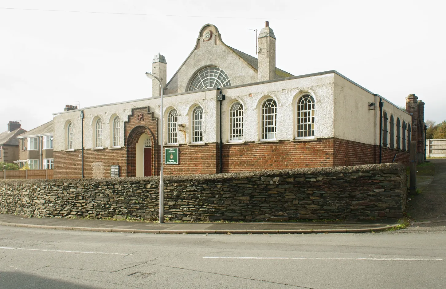 Photo showing: Old building on Moor Road