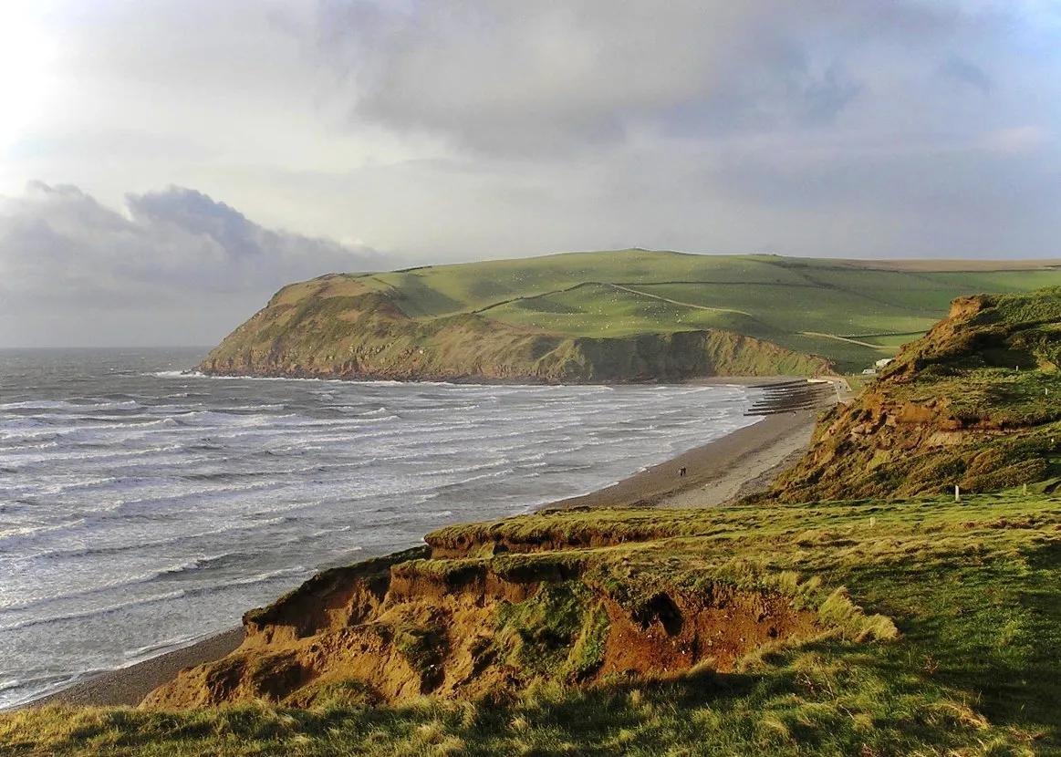 Photo showing: St Bees Head (the south head, also known locally as "Tomlin") on a stormy day viewed from the glacial moraine cliffs