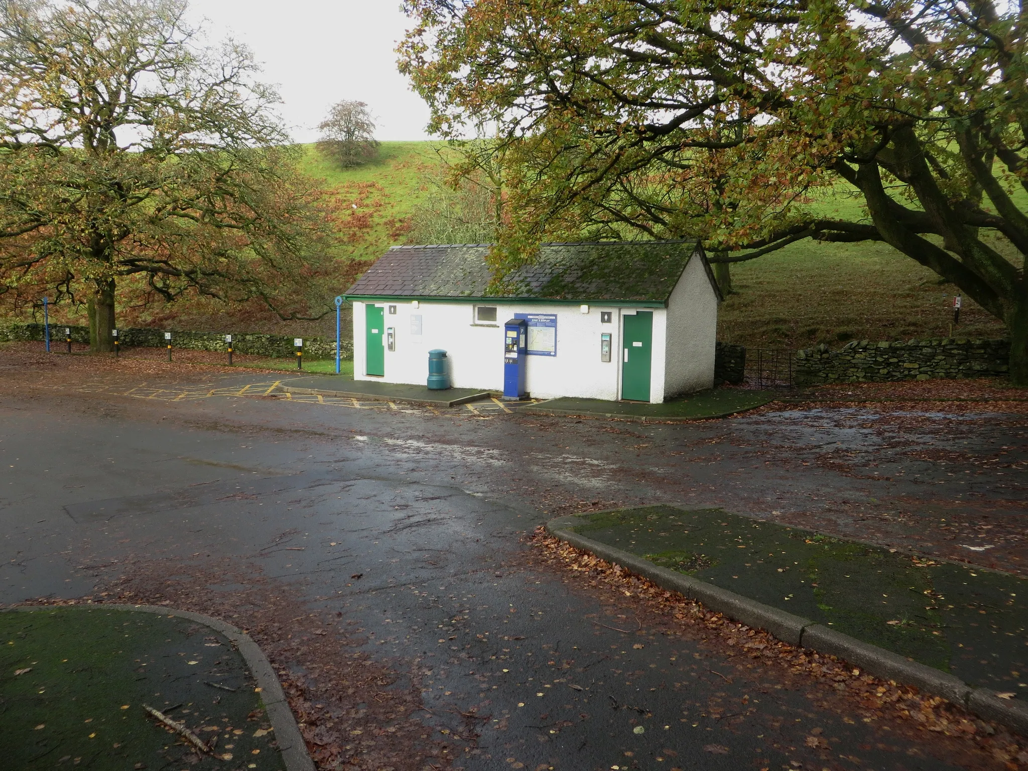 Photo showing: Public toilets at Millerground