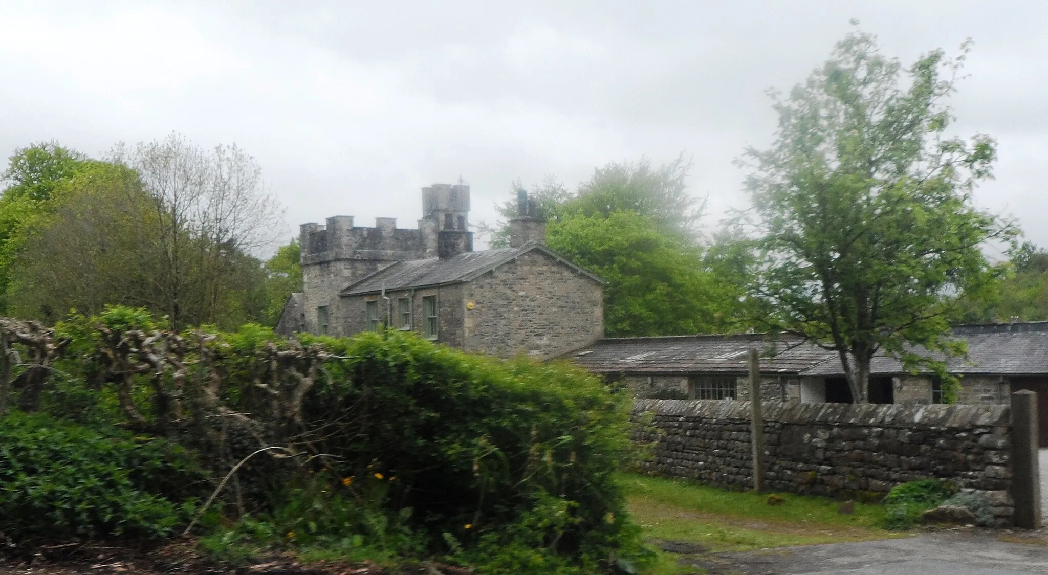 Photo showing: Photograph of the cottage and tower at the entrance to Ingmire Hall, Sedbergh, Cumbria, England