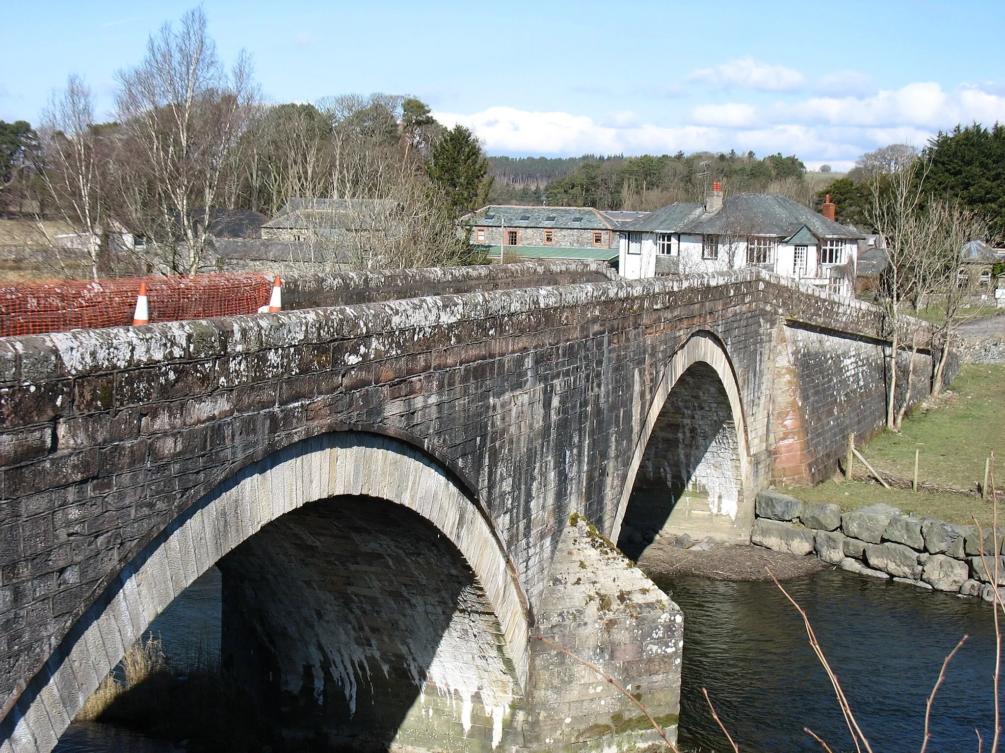 Photo showing: Ouse Bridge, with Herdwick Croft beyond