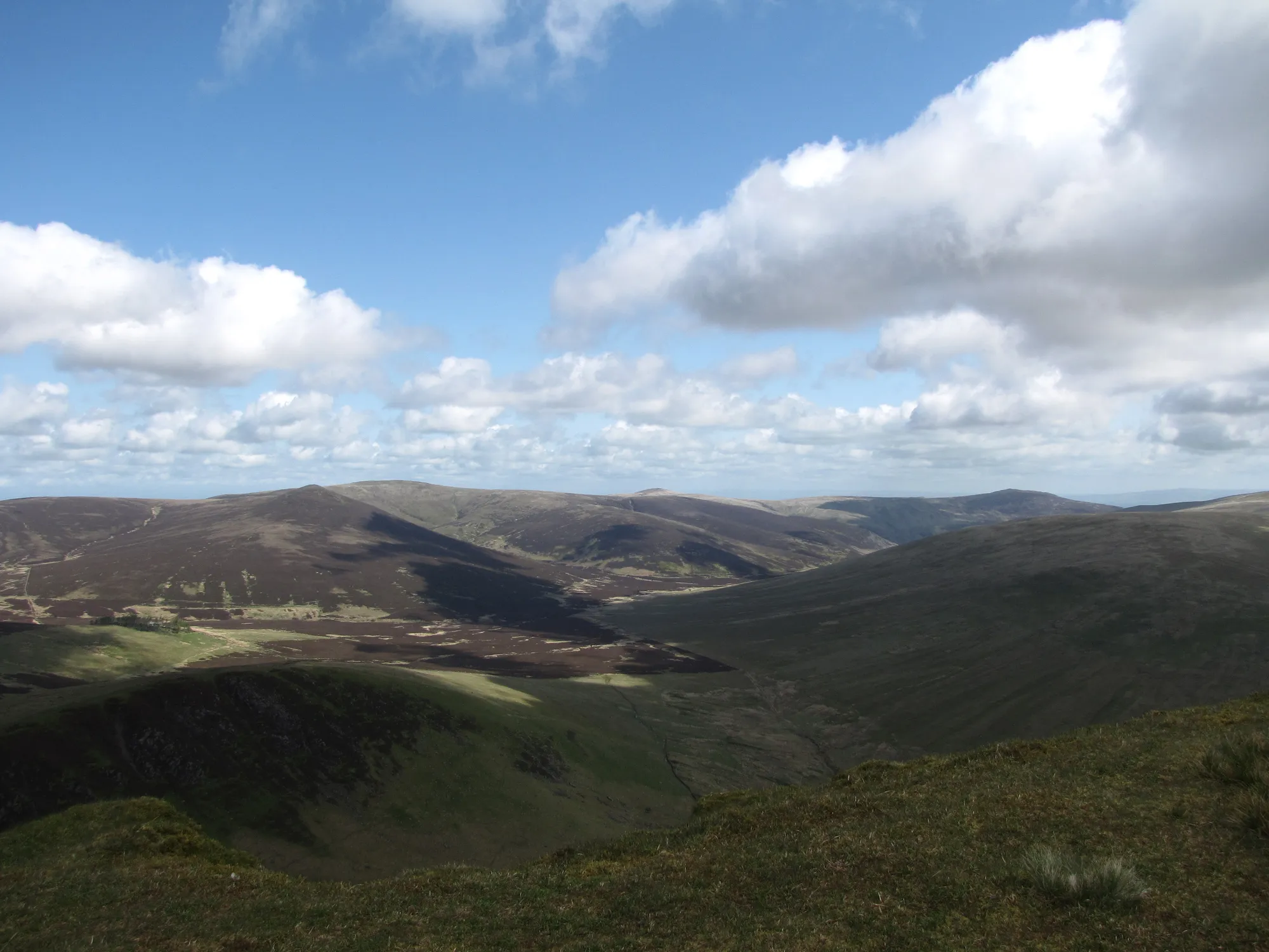 Photo showing: Looking north from the summit of Lonscale Fell in the English Lake District.