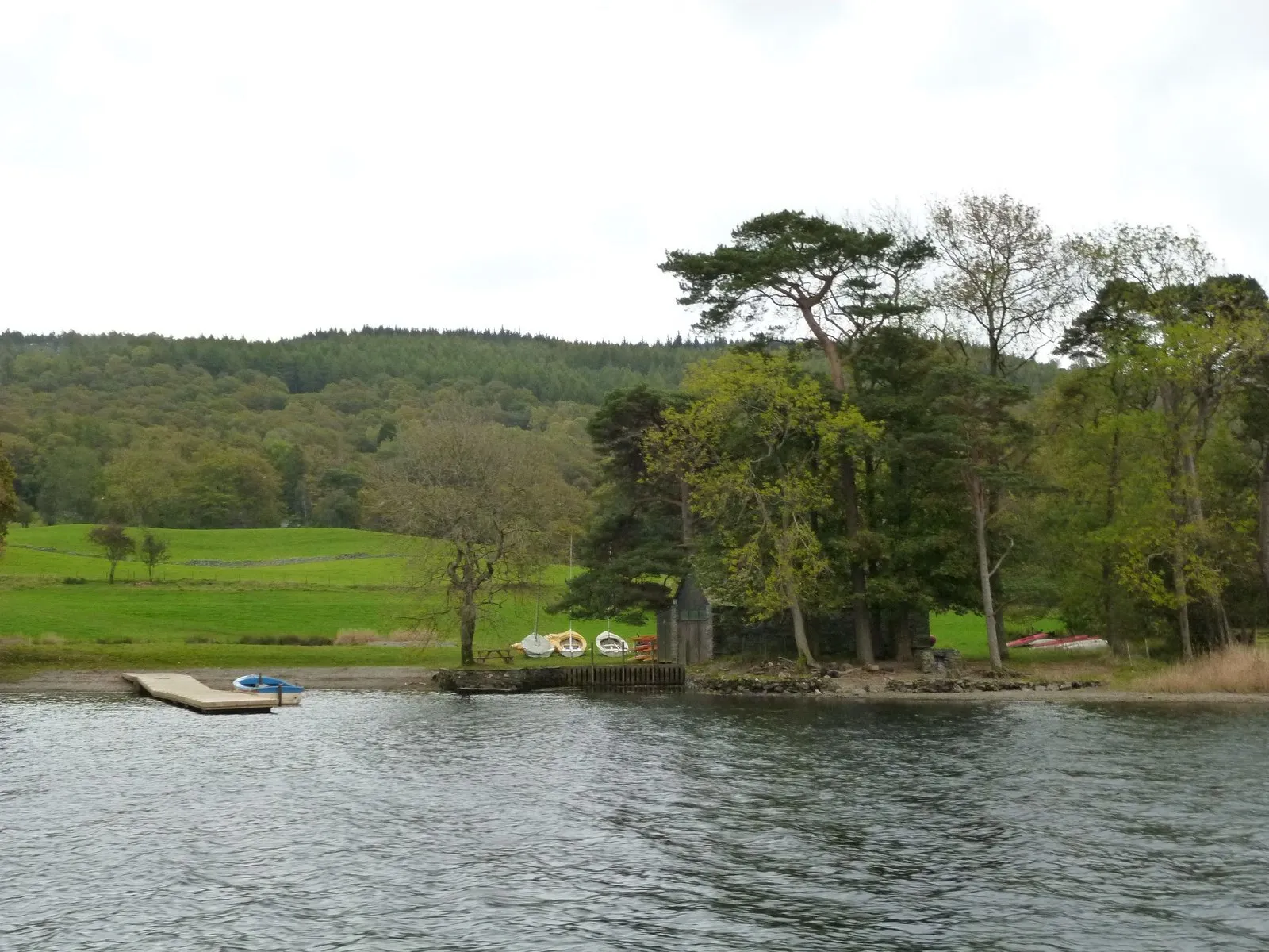 Photo showing: Coniston: boathouse with landing stage