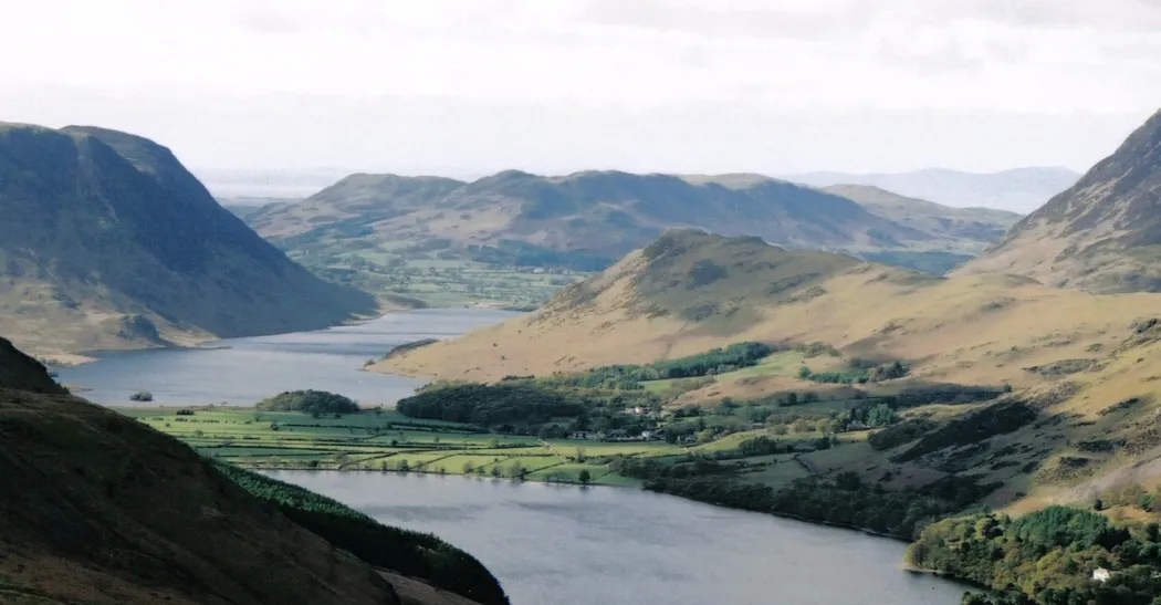 Photo showing: View of Rannerdale Knotts (centre right) from Haystacks. Rannerdale Knotts is a fell in the Lake District of Cumbria, England. I am the author of this photograph and release it into the public domain