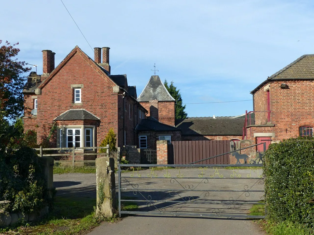 Photo showing: Photograph of Hall Farm, Watnall, Nottinghamshire, England