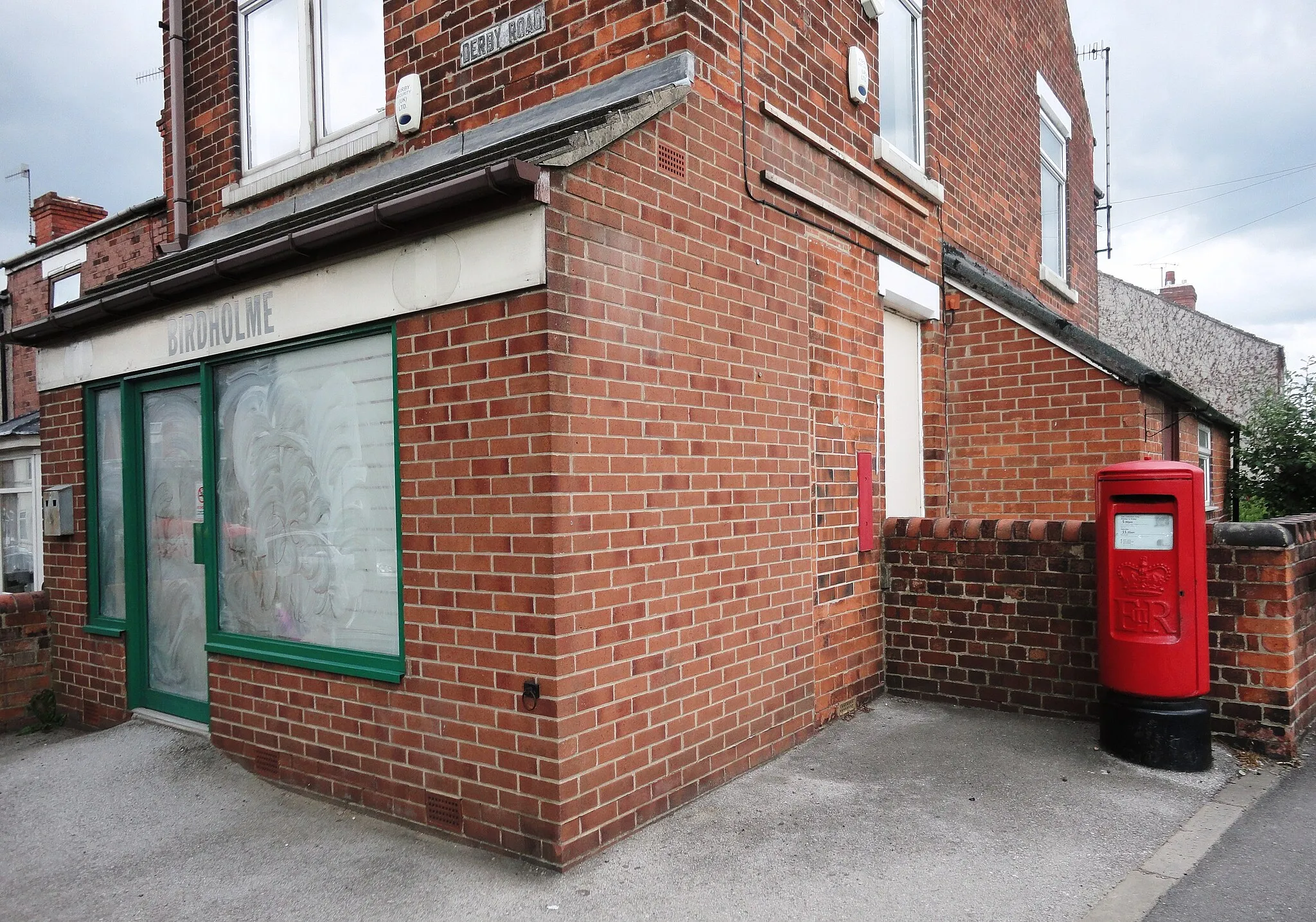 Photo showing: Birdholme, Chesterfield ... former post office.