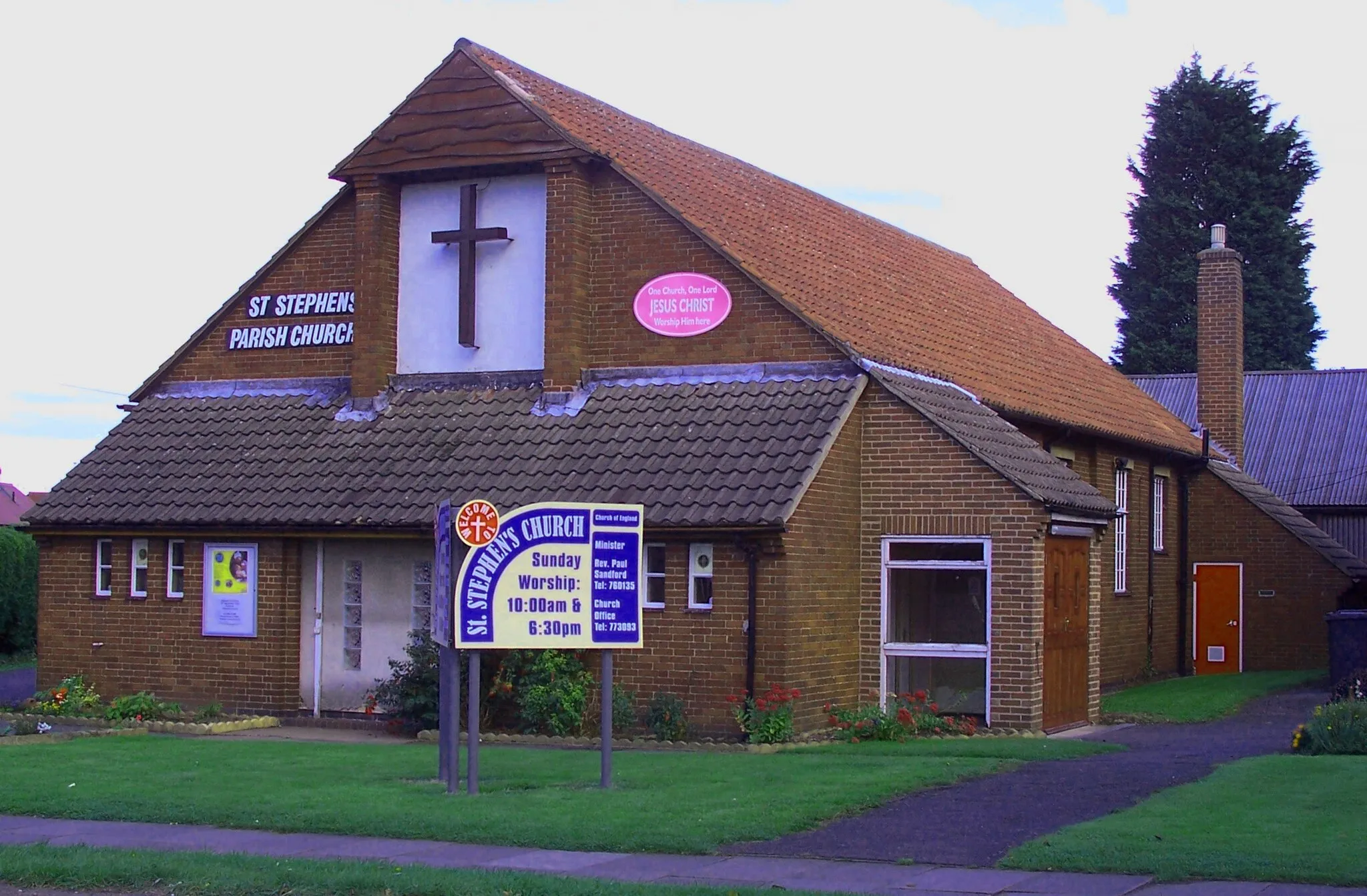 Photo showing: St Stephen's parish church, Sinfin Lane, Sinfin, Derby UK