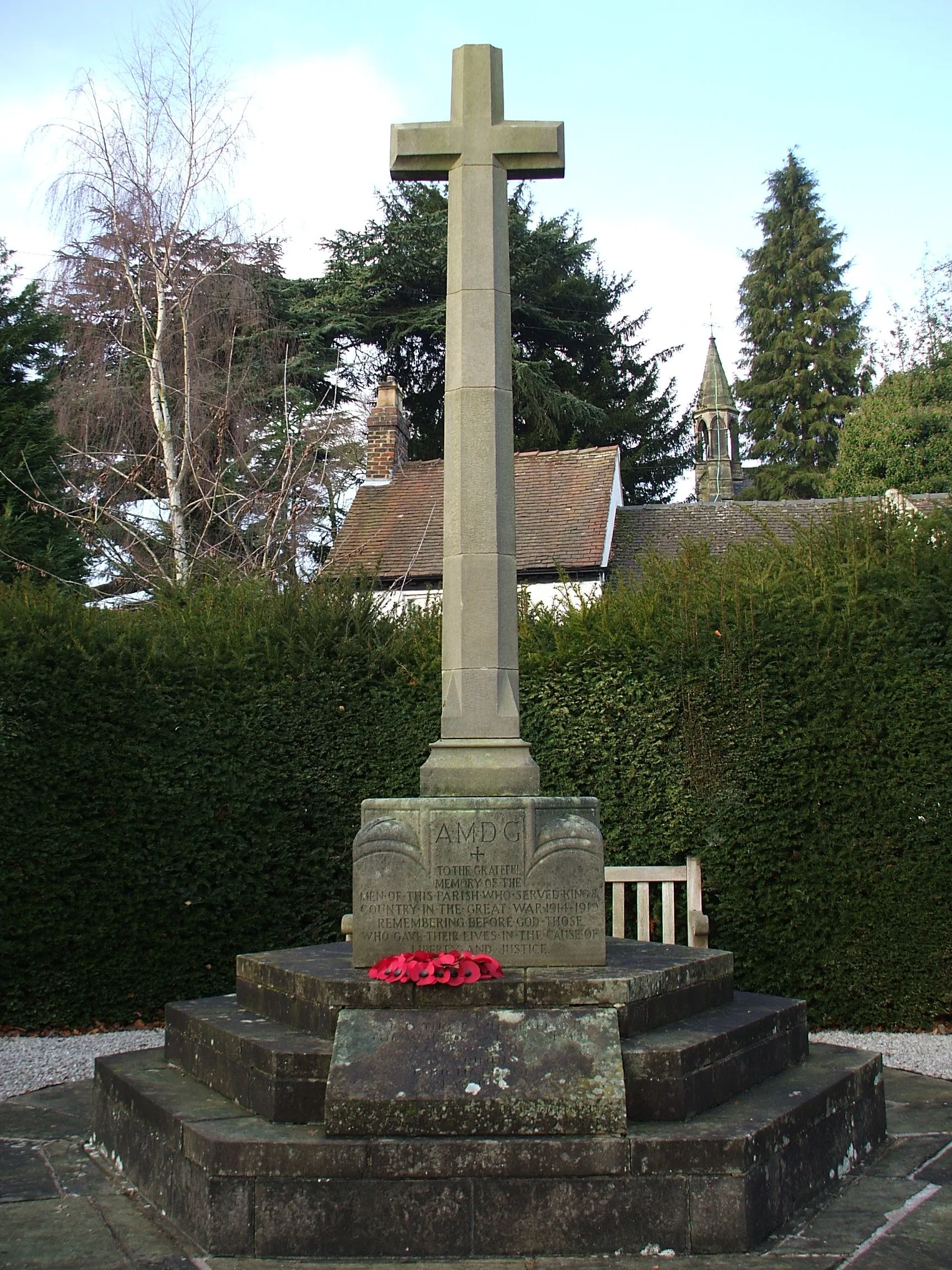 Photo showing: This memorial is outside Clifton parish church and is dedicated to the fallen in both wars