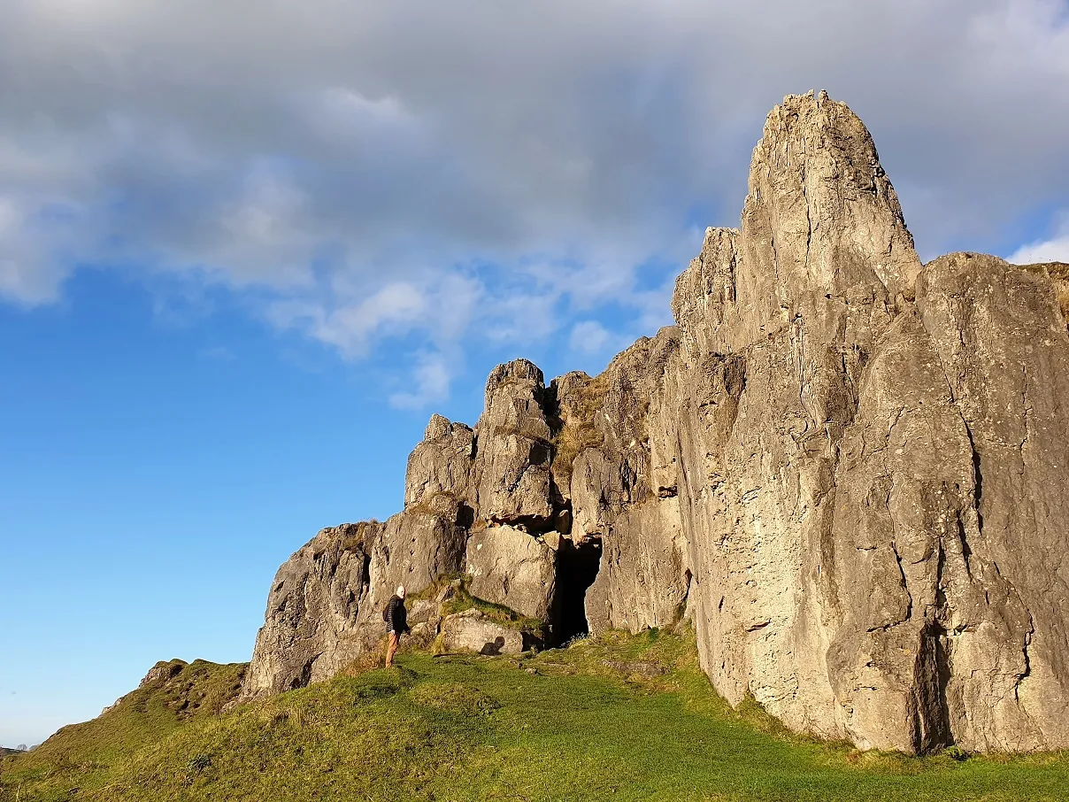 Photo showing: Cave entrance at Harboro Rocks in Derbyshire