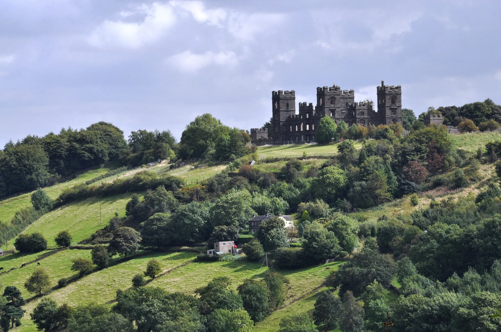 Photo showing: Riber Castle - from Heights of Abraham - Matlock