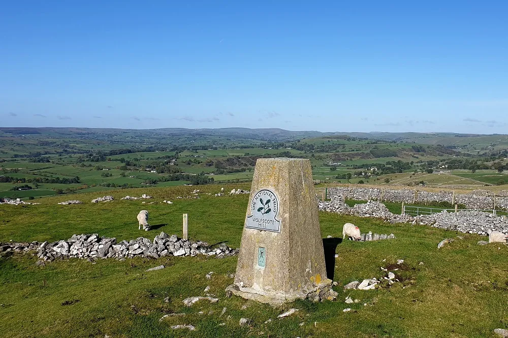 Photo showing: Summit of Wolfscote Hill in the English Peak District