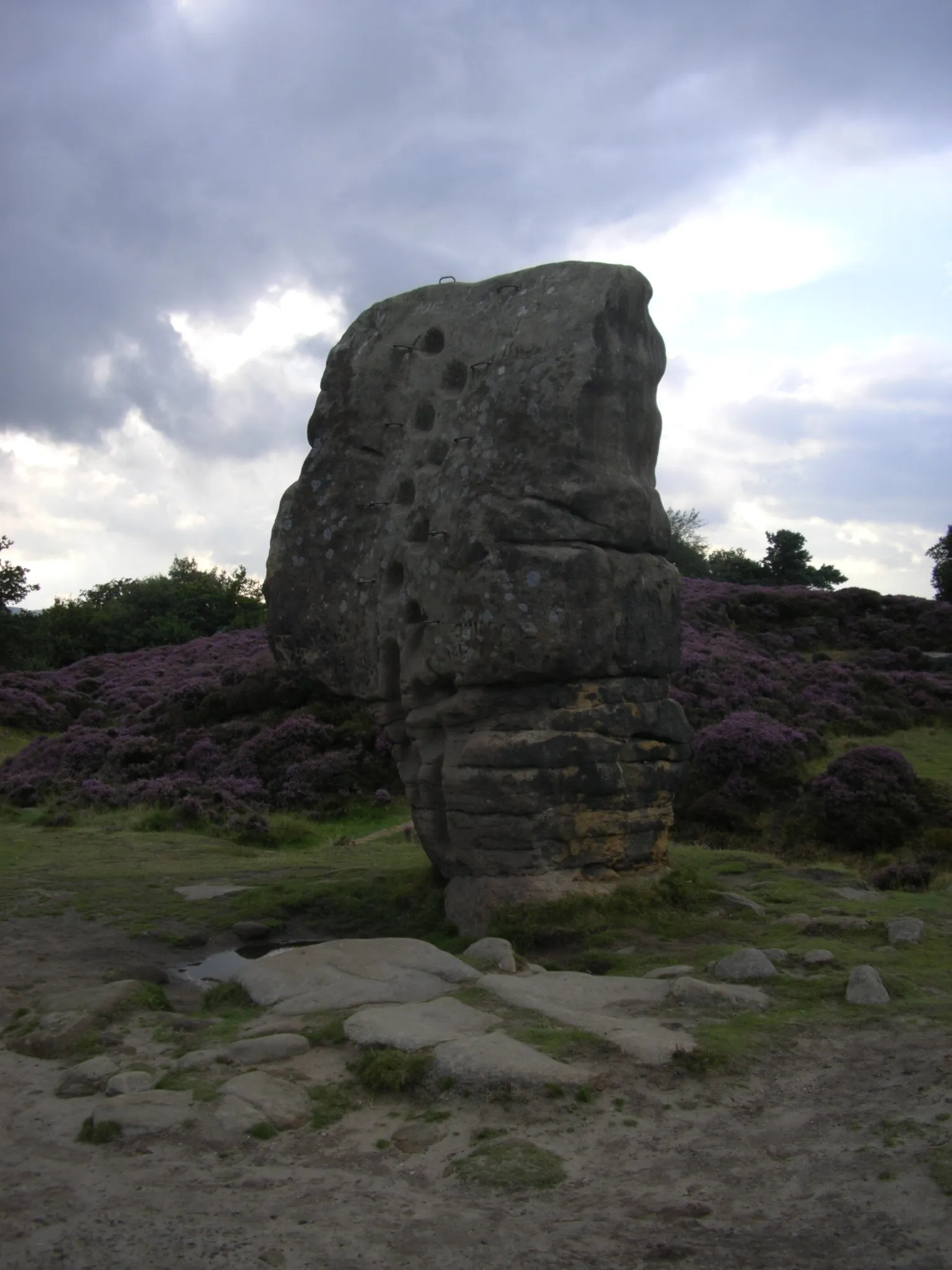 Photo showing: The Cork Stone on Stanton Moor.