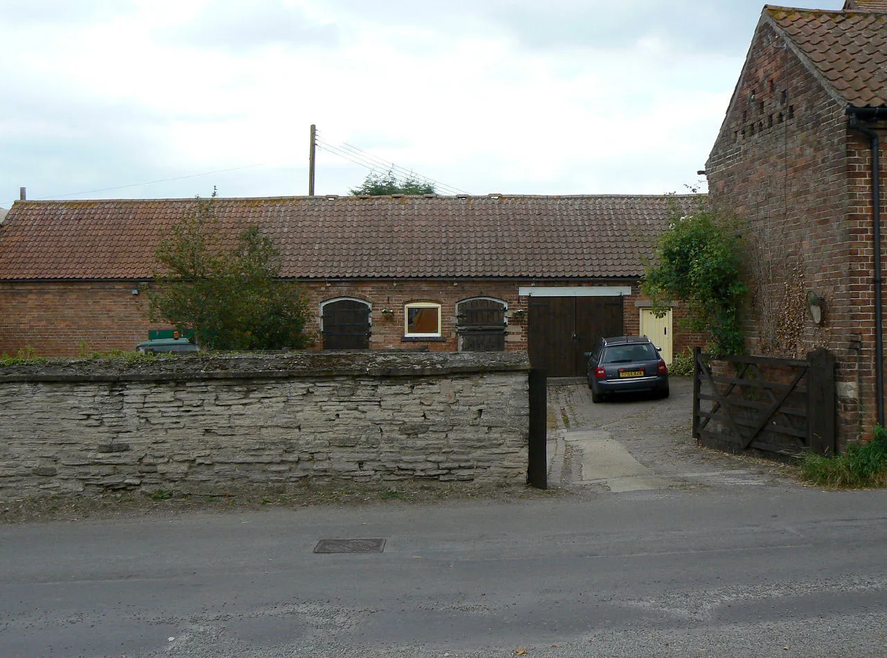 Photo showing: Church Farm stable yard