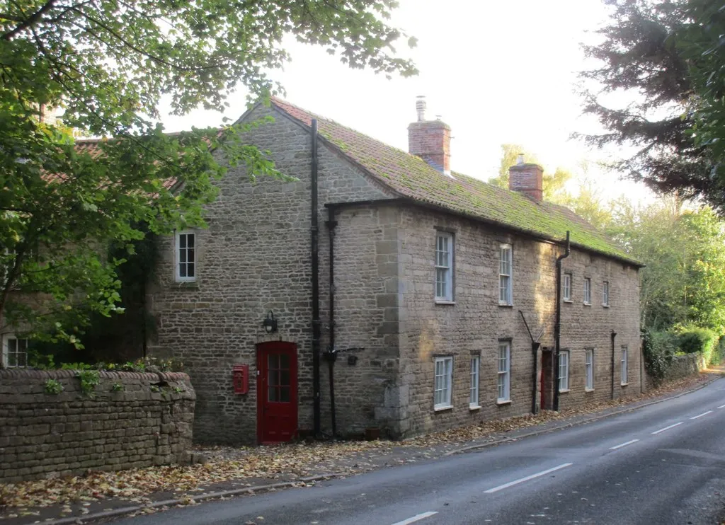 Photo showing: Roadside cottages, South Rauceby