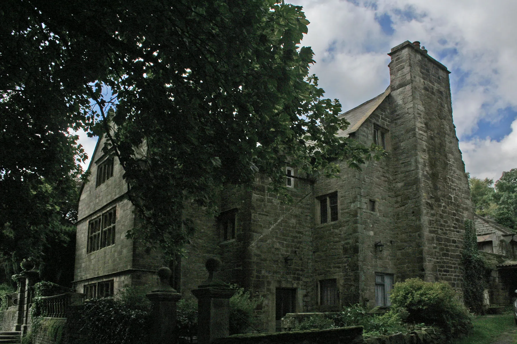 Photo showing: Riber Hall, a Grade II* listed building.