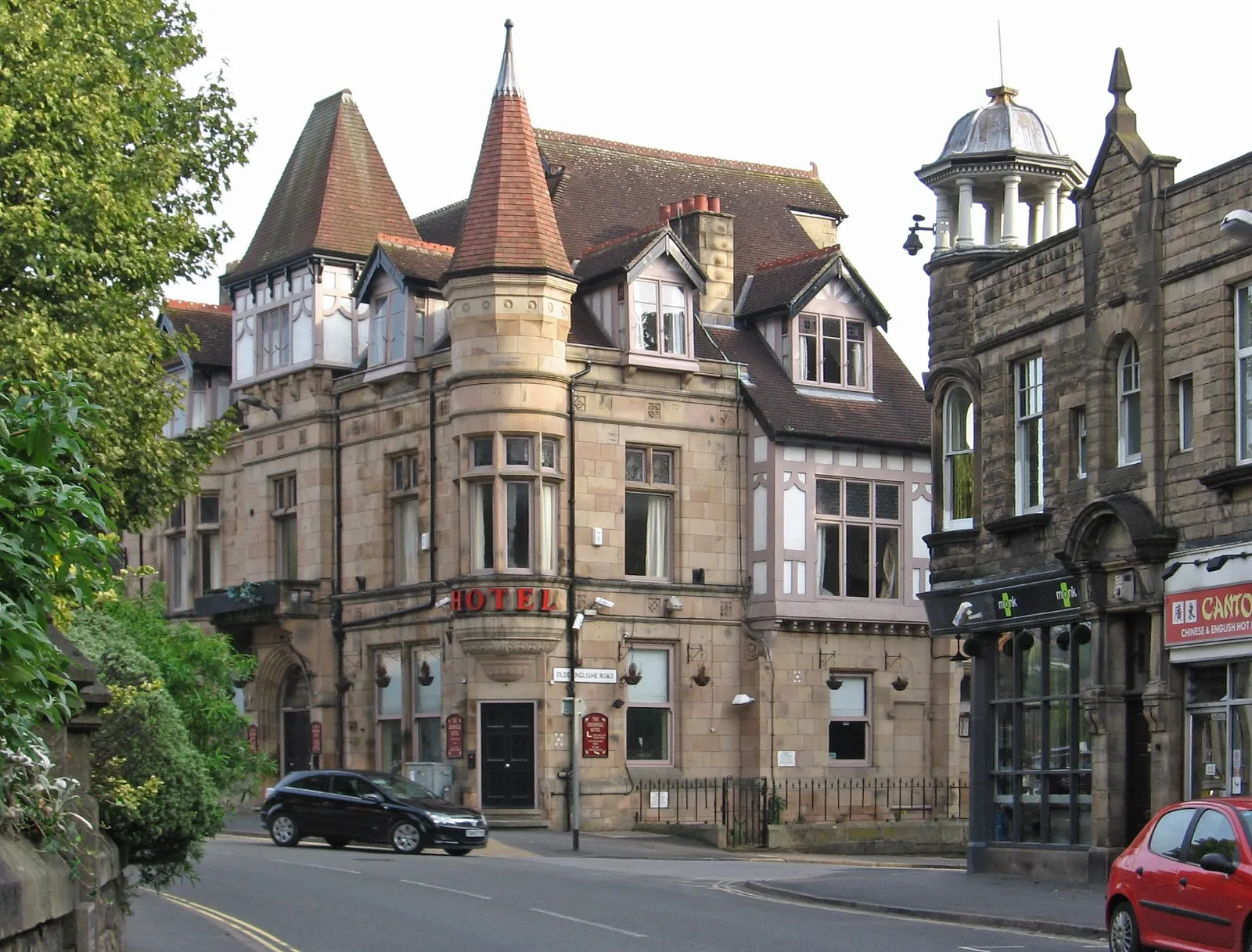 Photo showing: Matlock - Olde Englishe Hotel