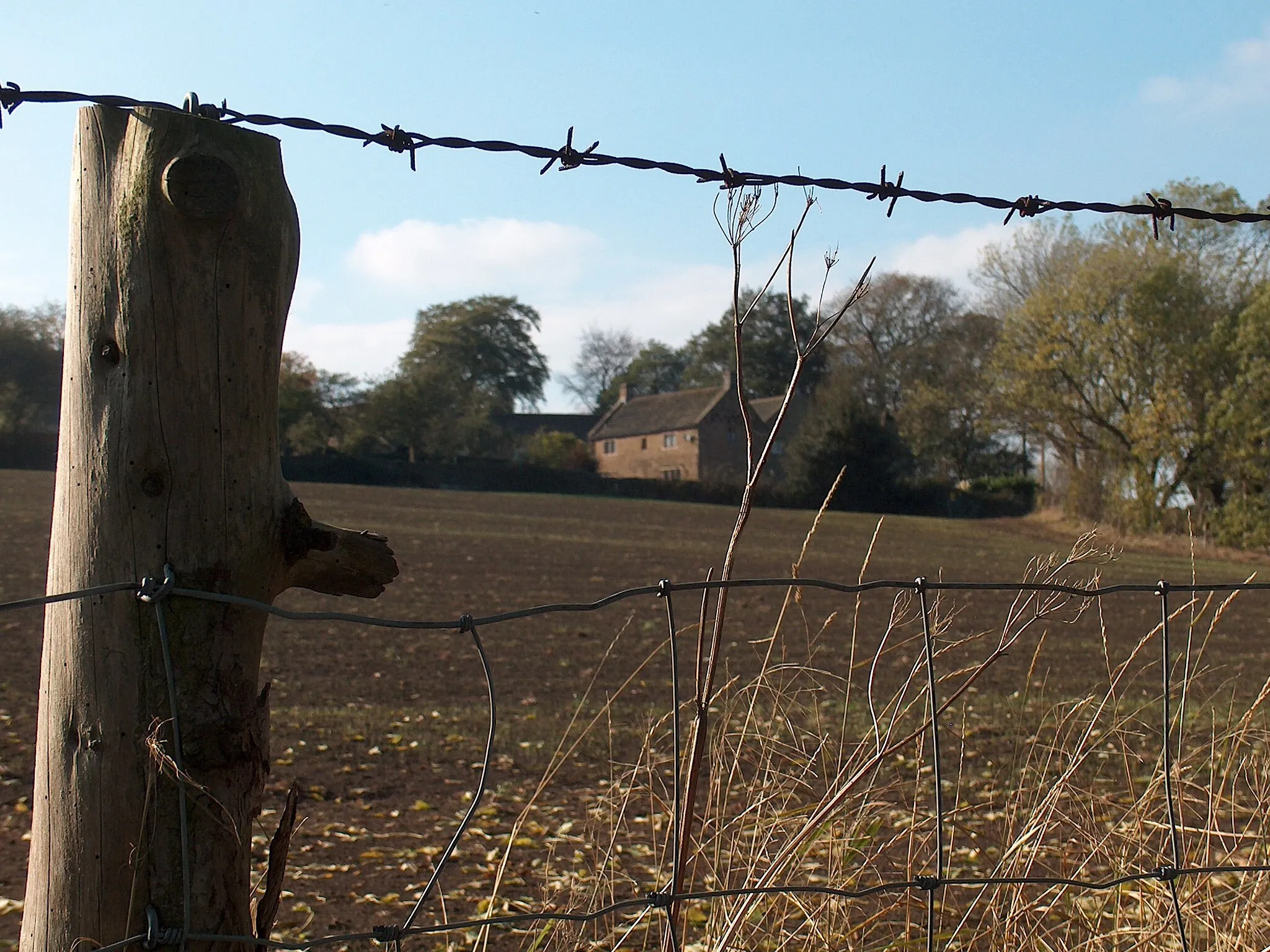 Photo showing: View towards Unthank Hall Farm from the public footpath