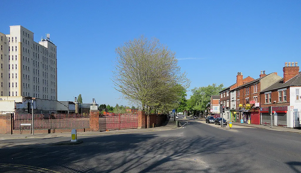 Photo showing: A changing view on Wollaton Road