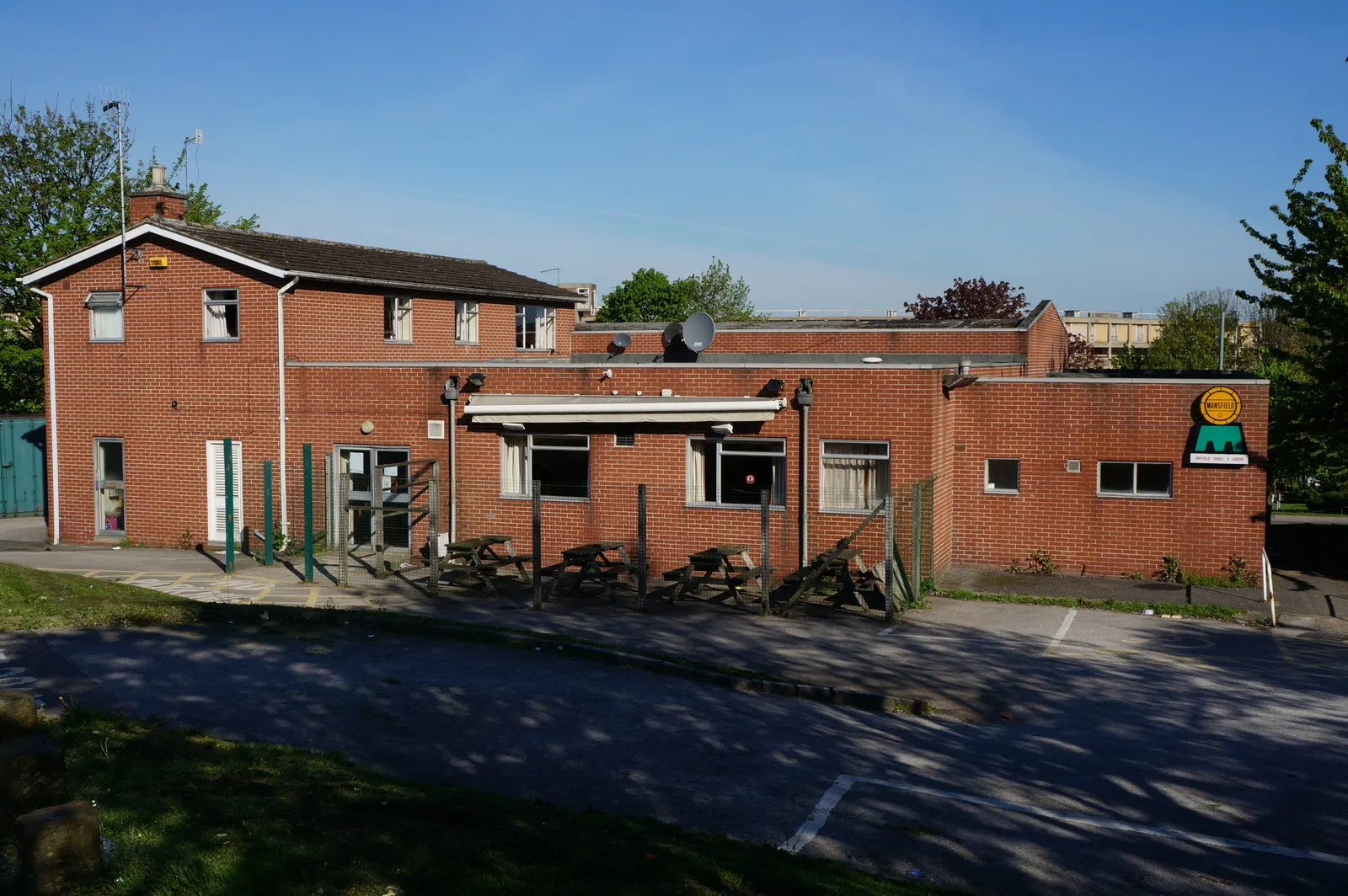 Photo showing: Sheffield Trades & Labour Club on Talbot Street