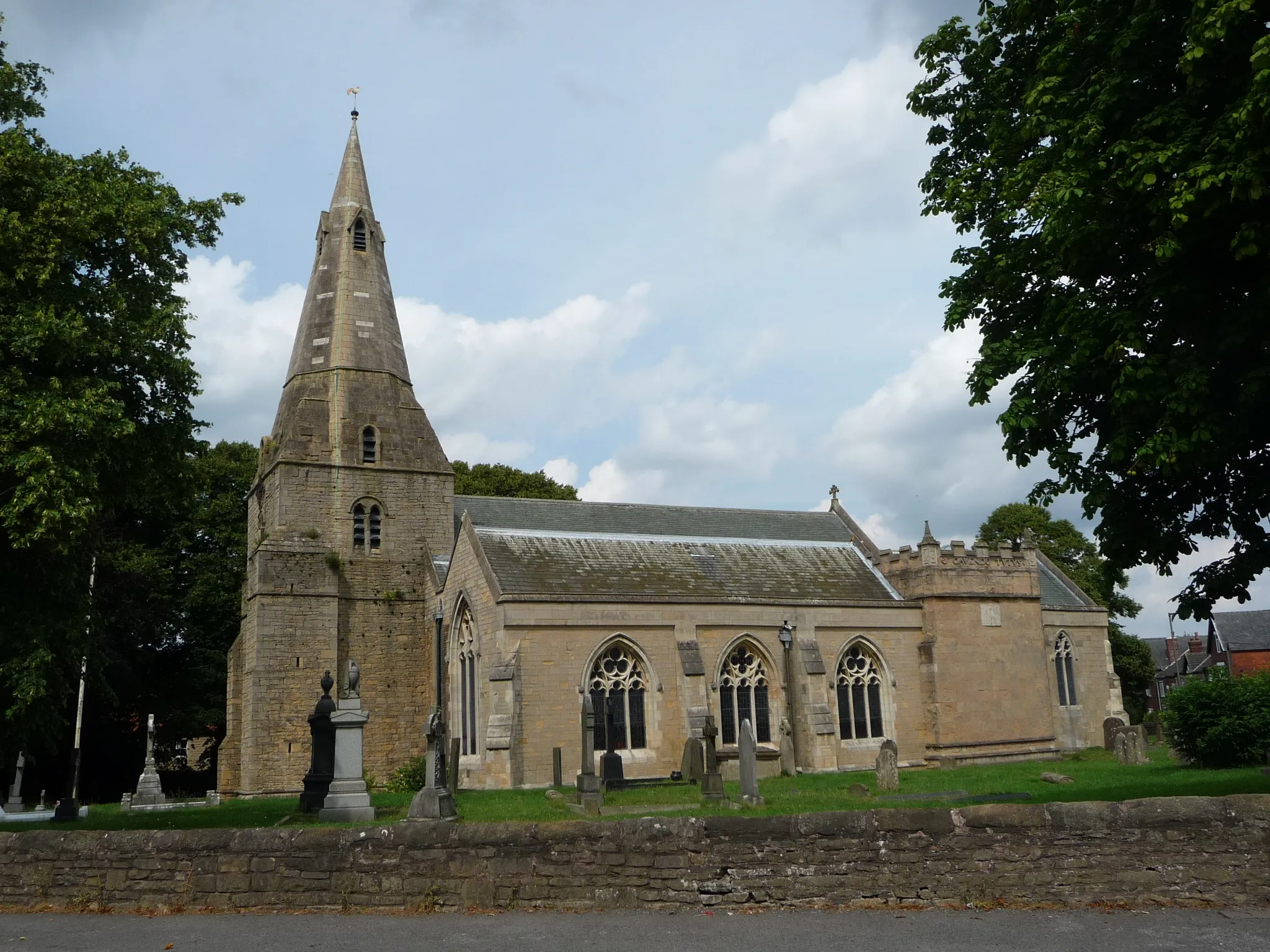 Photo showing: Parish church of SS Mary and Laurence, Bolsover, Derbyshire, seen from the southwest