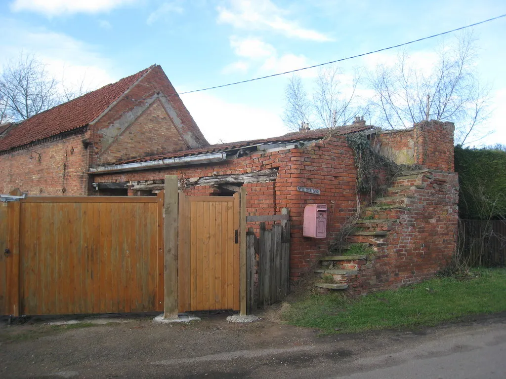 Photo showing: Apple Tree Barn