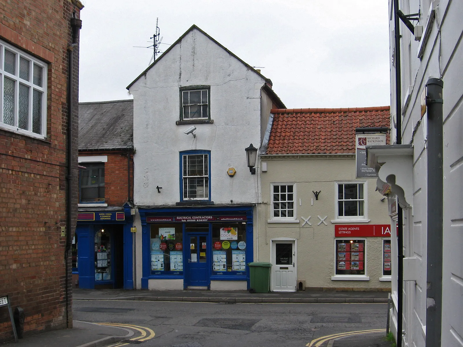 Photo showing: Bingham - shops on Market Street