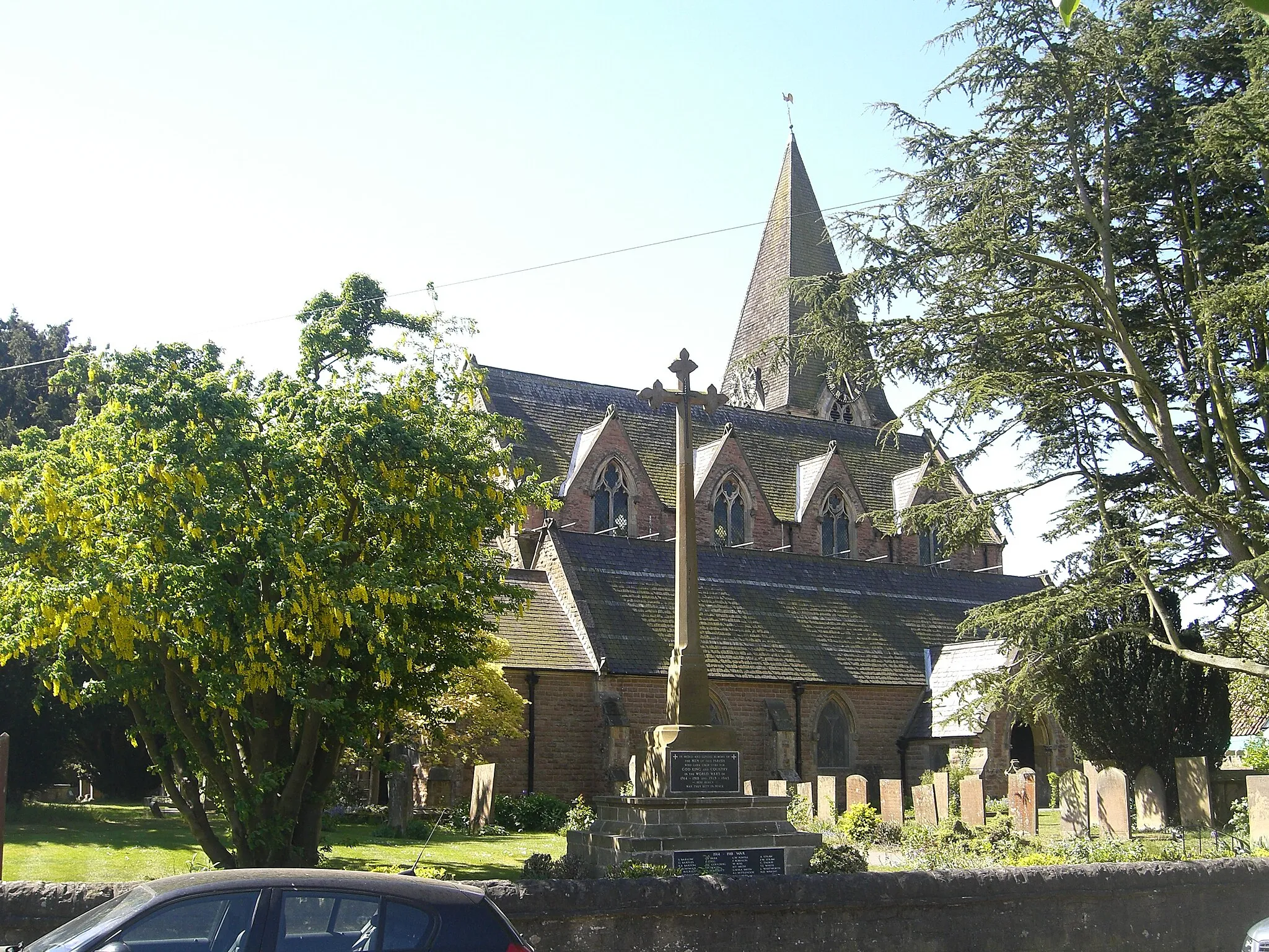 Photo showing: The parish church of St Michael, at Farnsfield, in Nottinghamshire