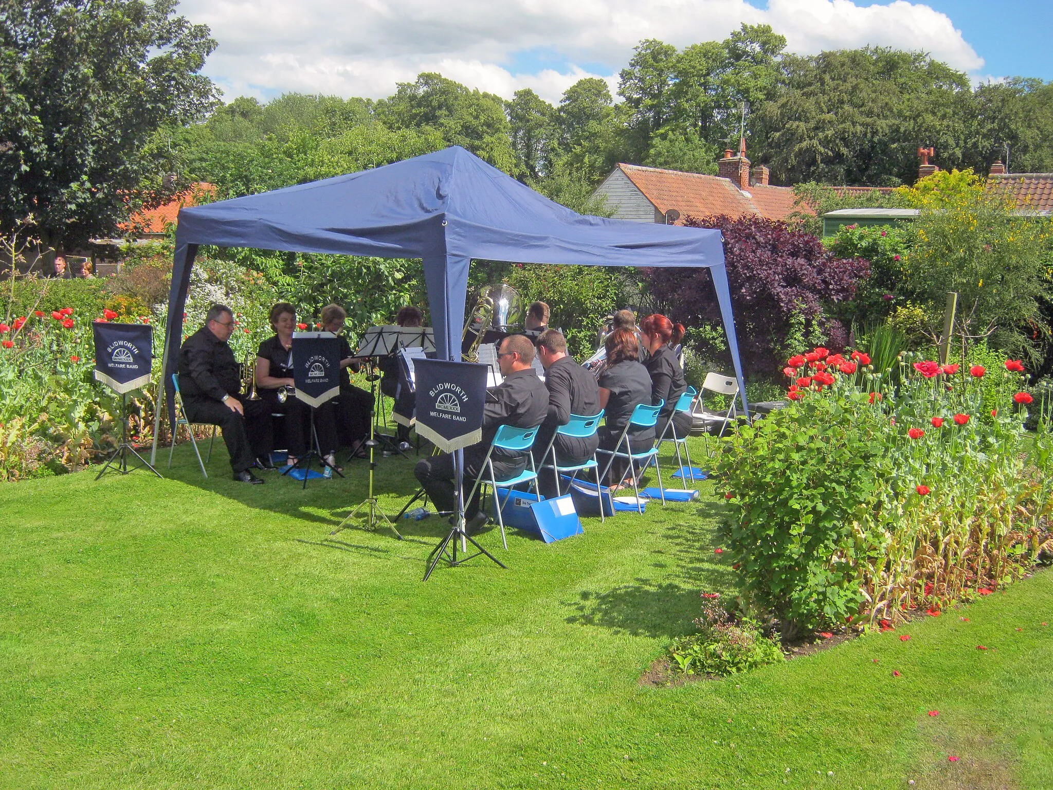 Photo showing: Blidworth Welfare band plays at Linby