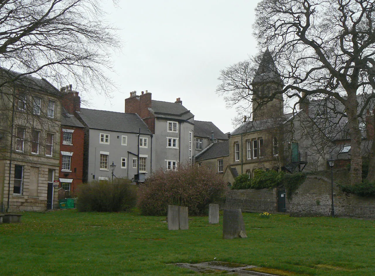 Photo showing: Wirksworth churchyard