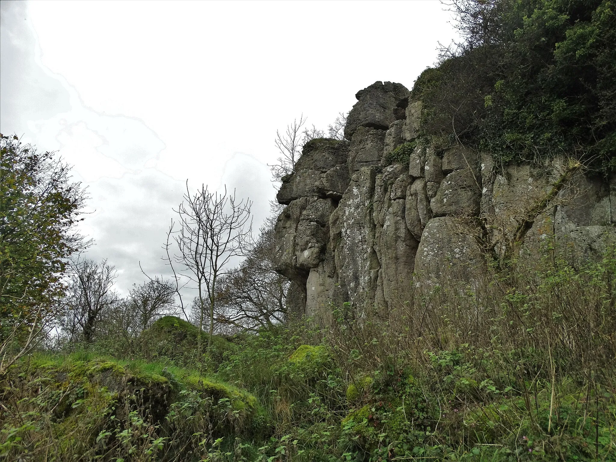 Photo showing: At Rainster Rocks