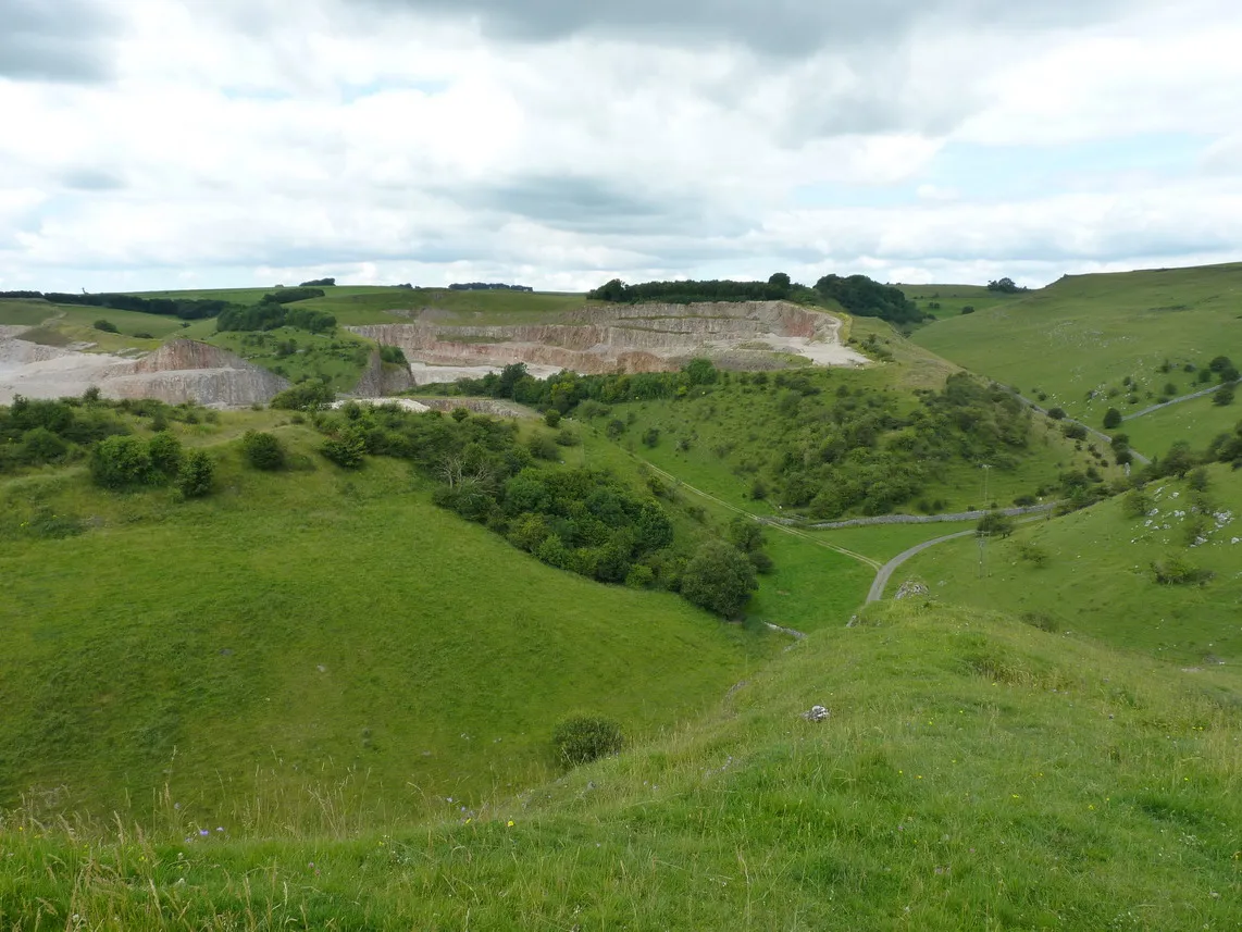 Photo showing: Ballidon and Hoe Grange quarries