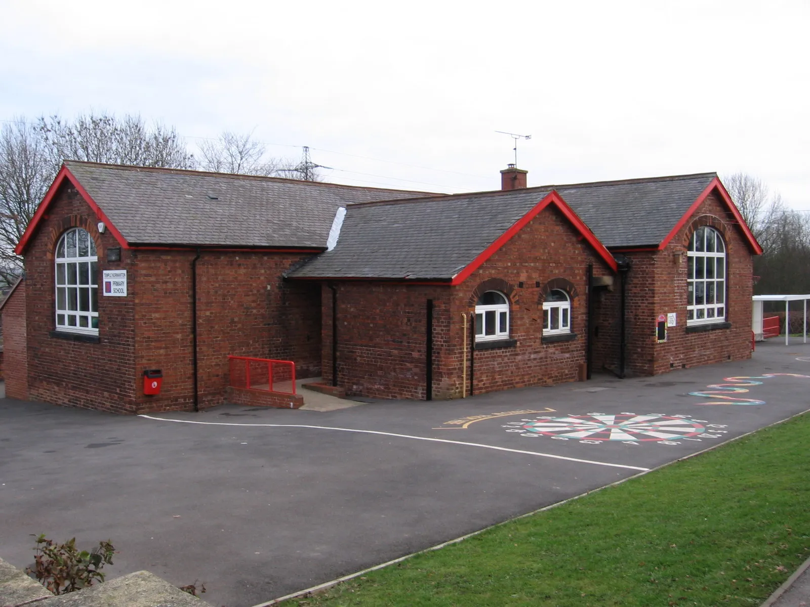 Photo showing: Temple Normanton - Primary School