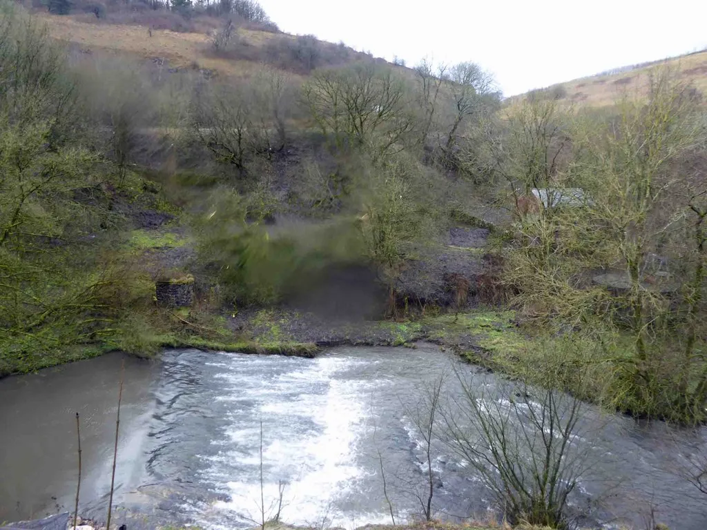 Photo showing: A wet weir on the Wye