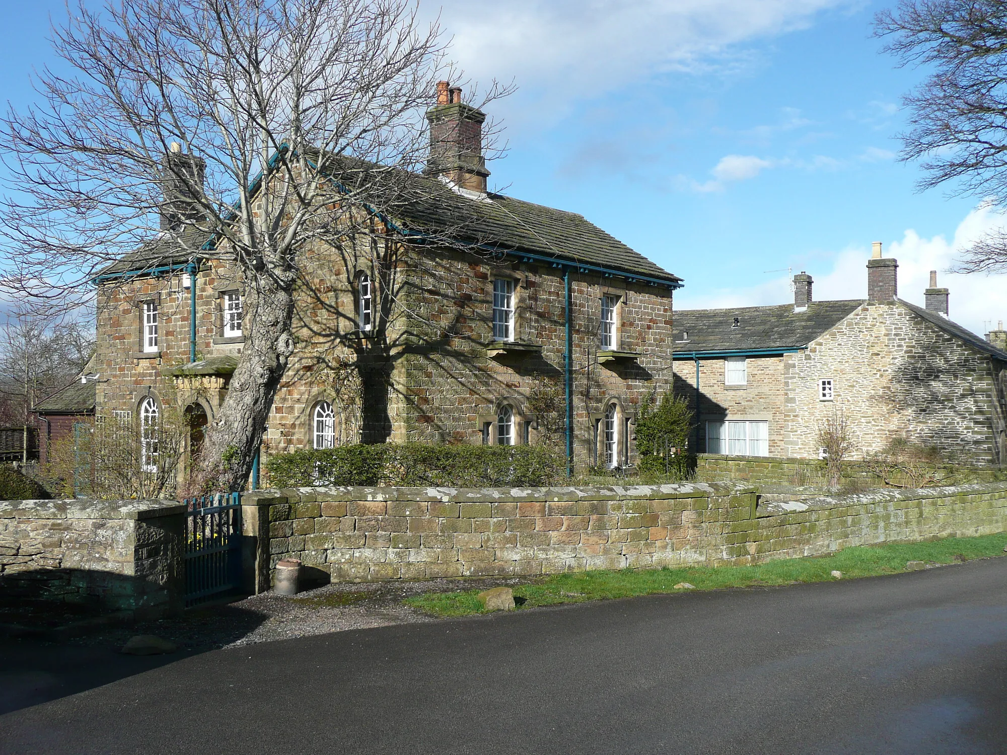 Photo showing: A pair of houses on the green, Pilsley