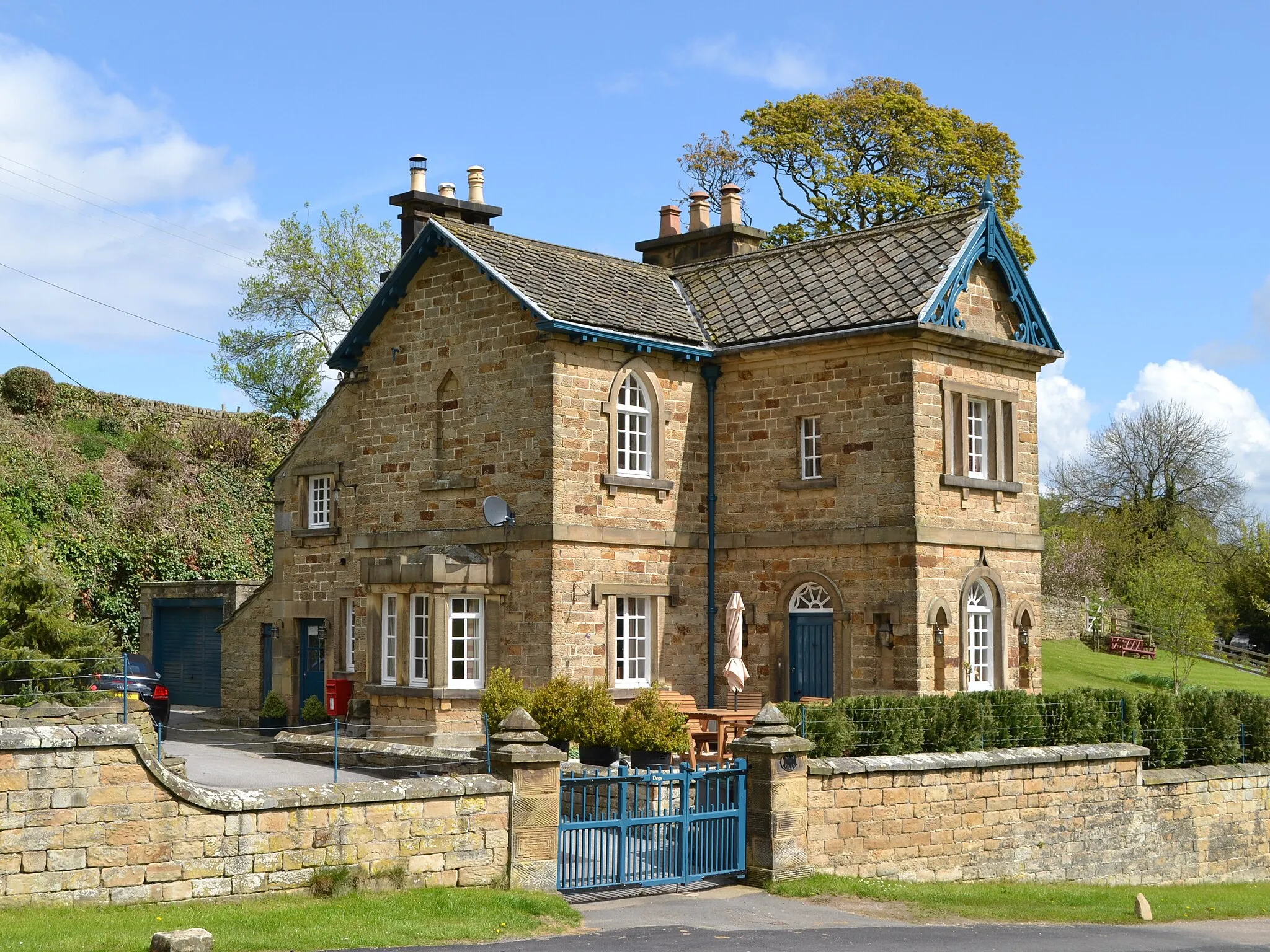 Photo showing: "Rock Villa", Edensor