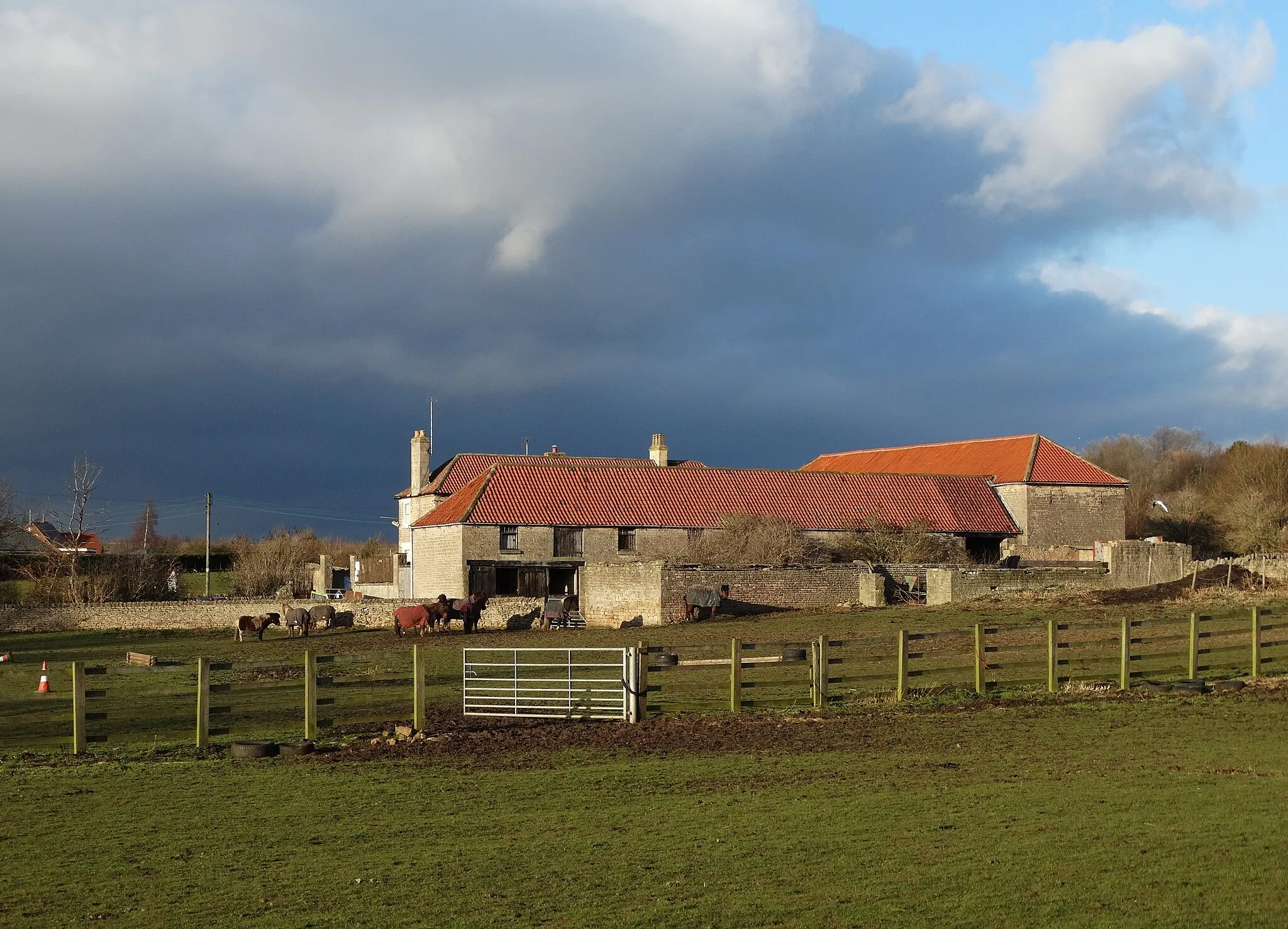 Photo showing: Bank House Farm, Creswell