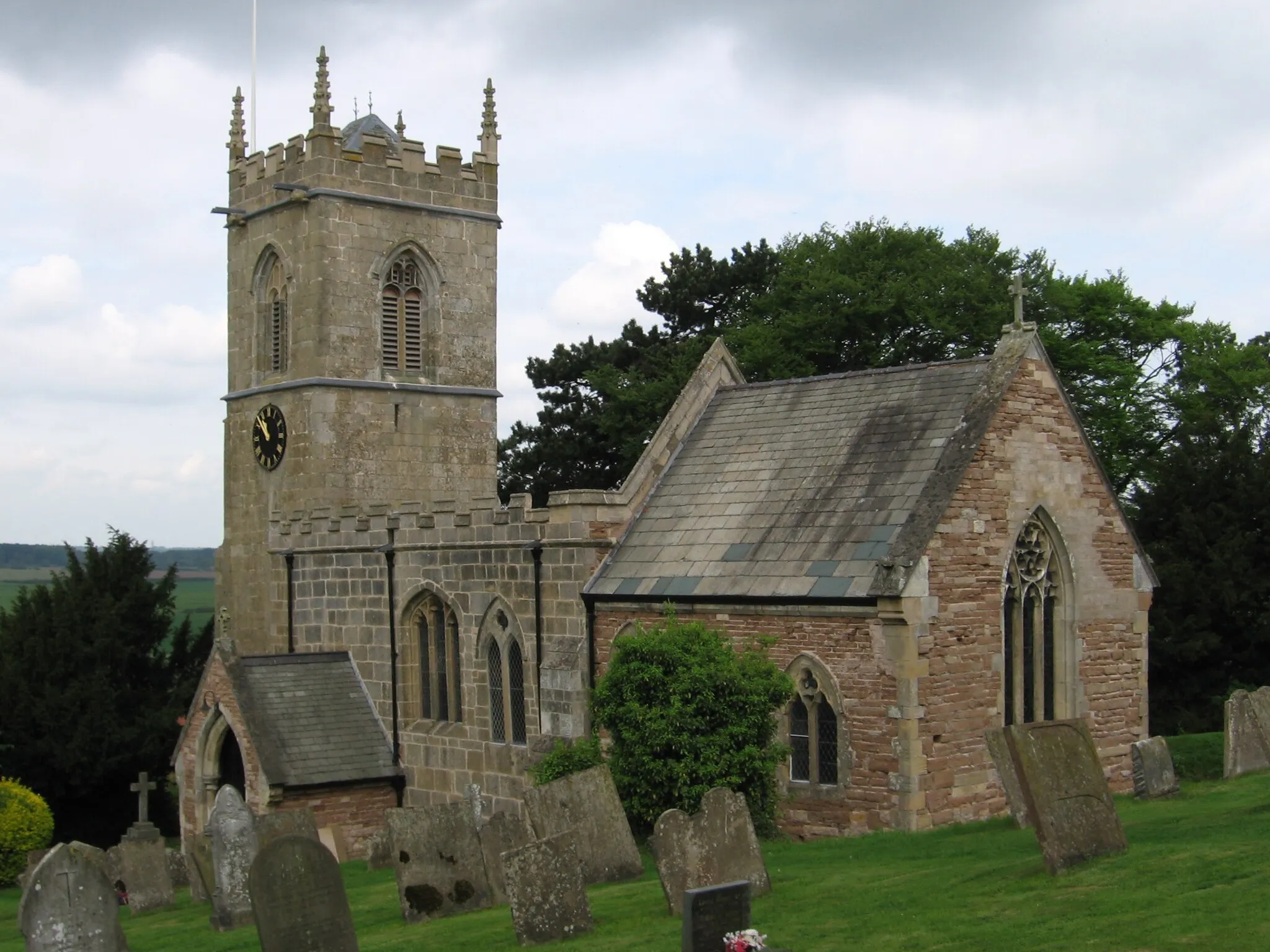 Photo showing: Holy Trinity parish church, Kirton, Nottinghamshire, seen from the southeast