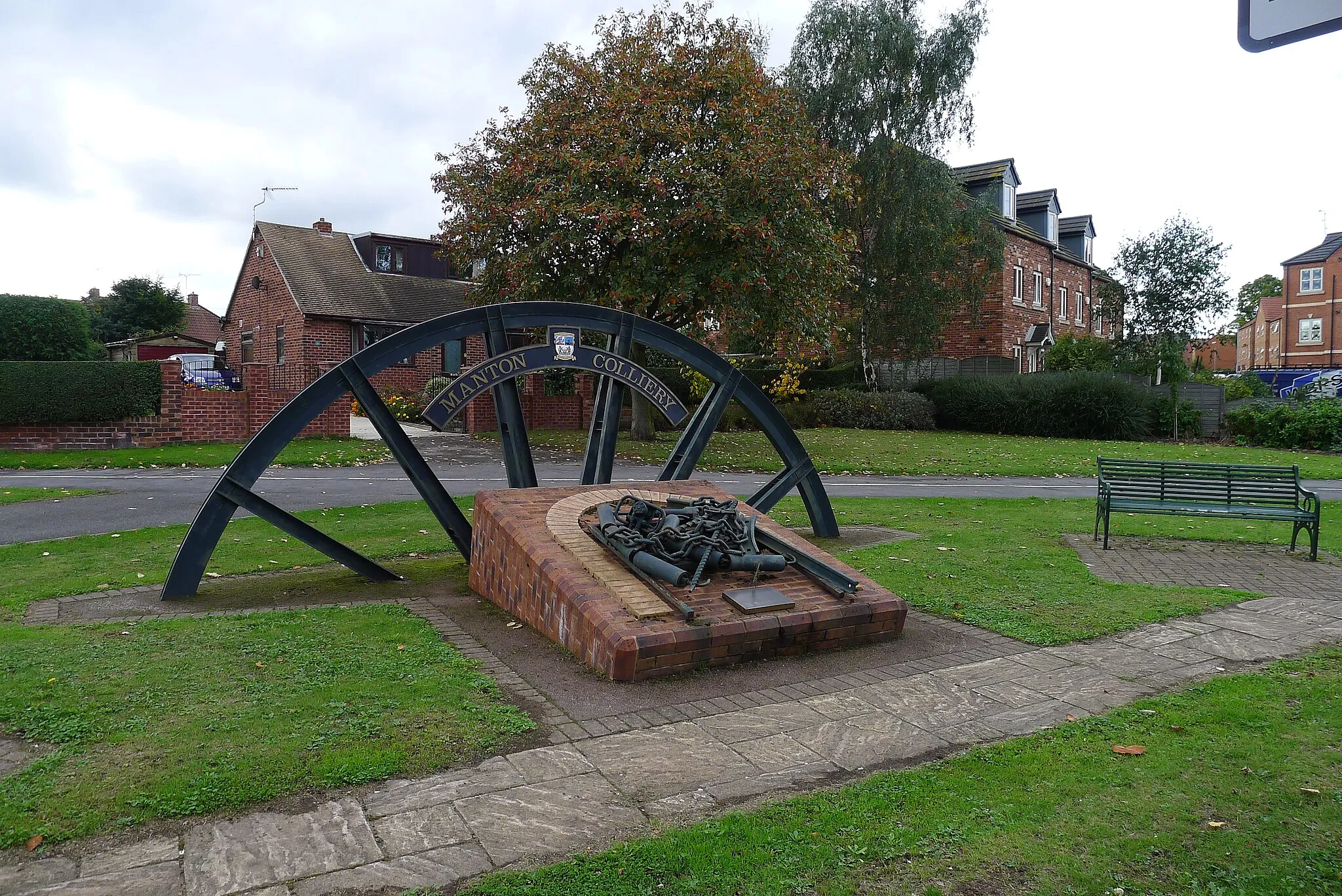 Photo showing: Memorial to Manton Colliery (1898-1994)