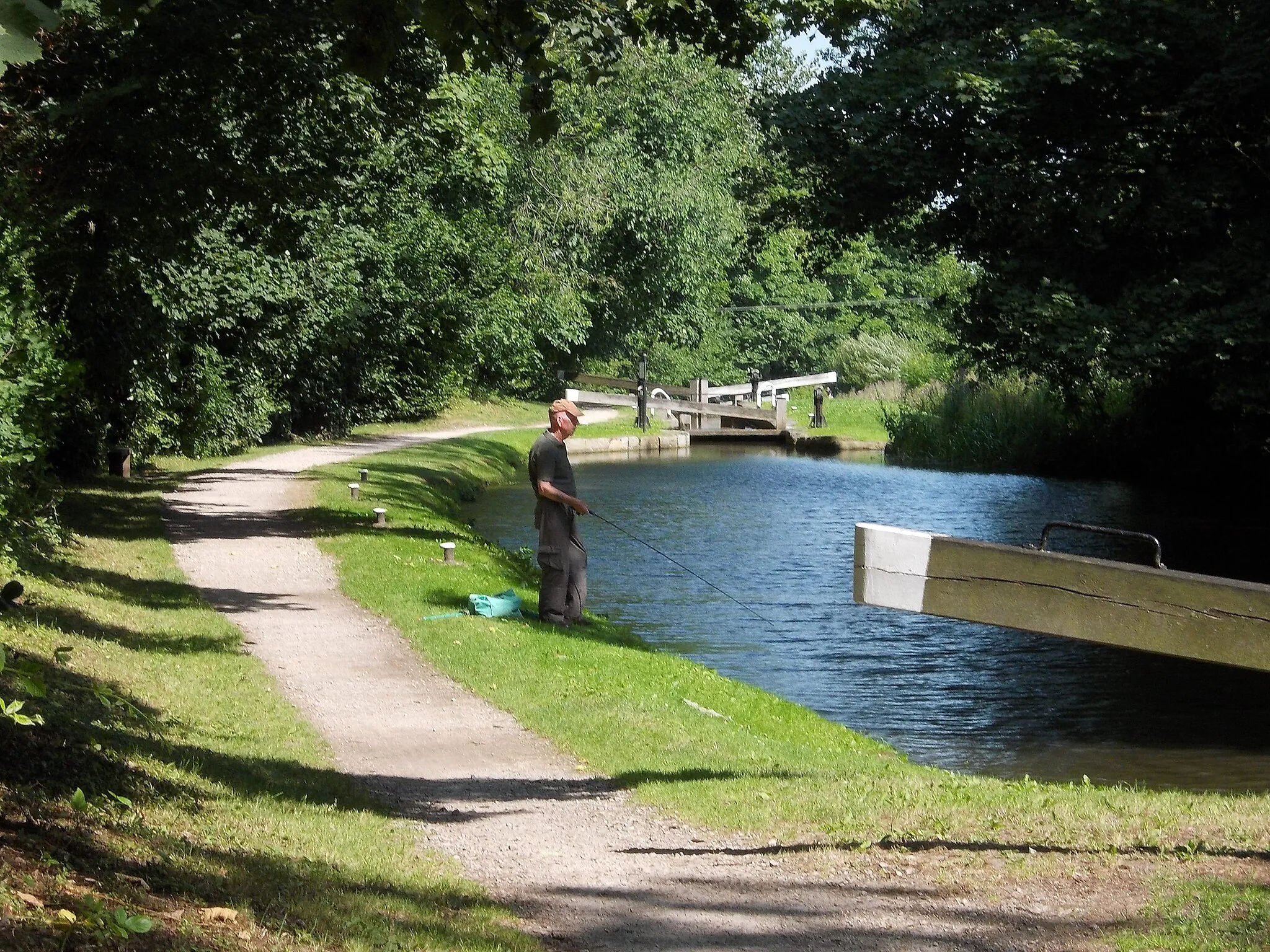 Photo showing: Angler on the Chesterfield Canal