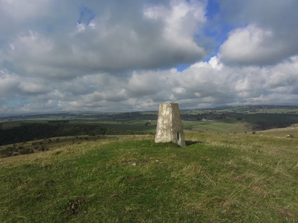 Photo showing: Trig point on Wardlow Hay Cop
