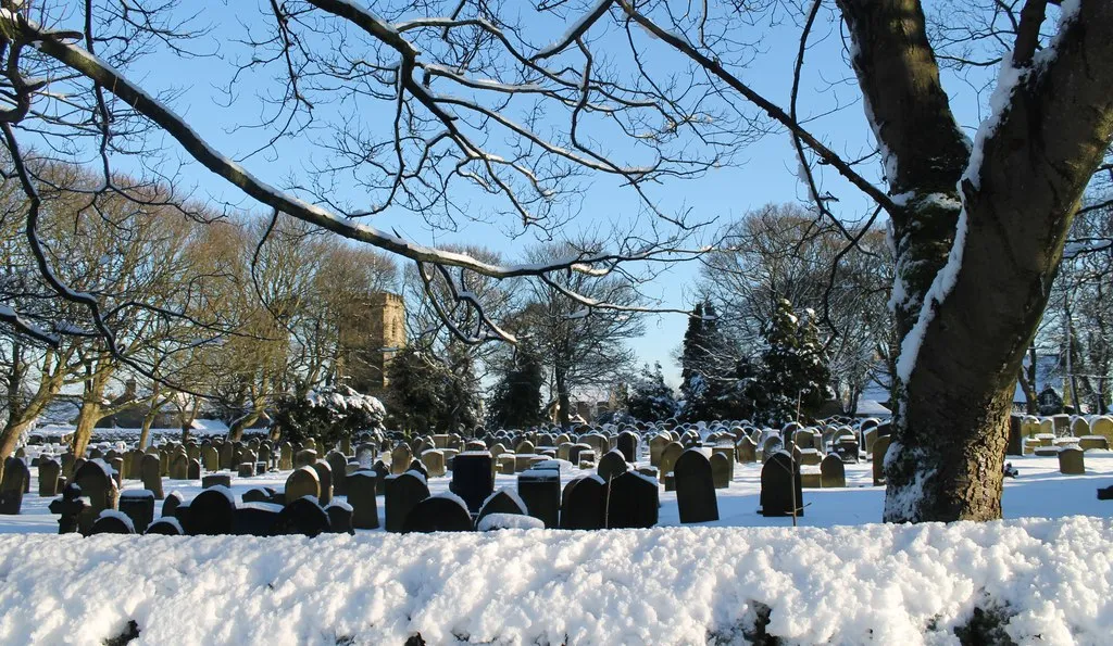 Photo showing: Bolsterstone Churchyard