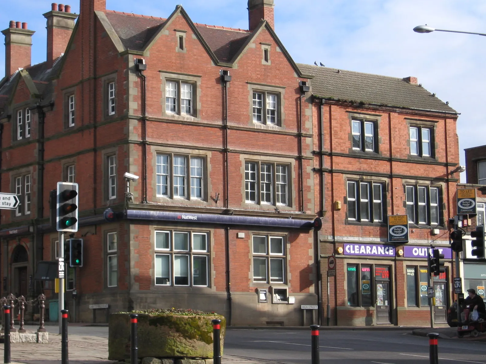 Photo showing: Alfreton - NatWest Bank On the junction of Chesterfield Road with High Street.